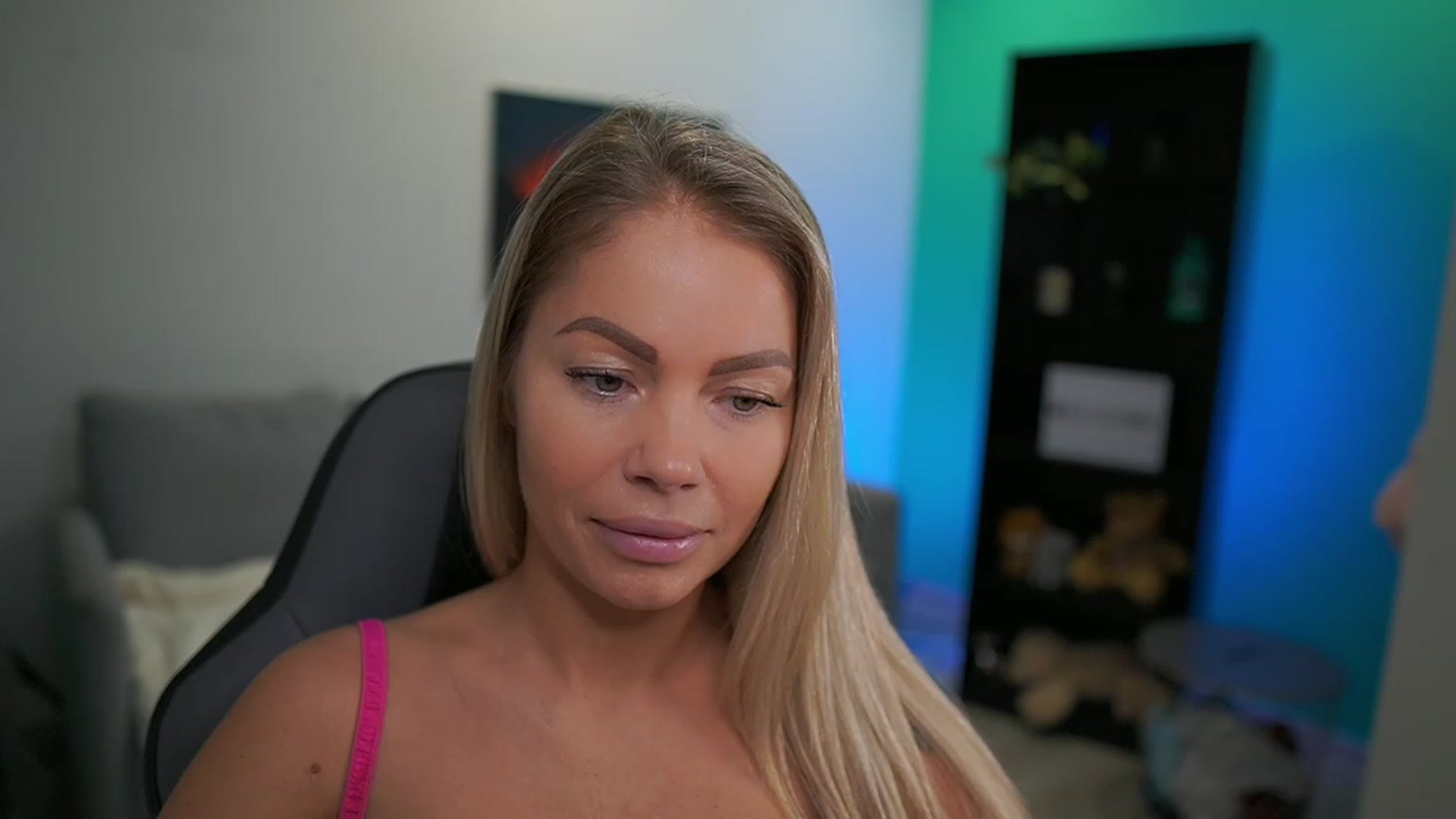 Gallery image thumbnail from MissySlapalot's myfreecams stream on, 12/21/2022, 10:28 image 15 of 20