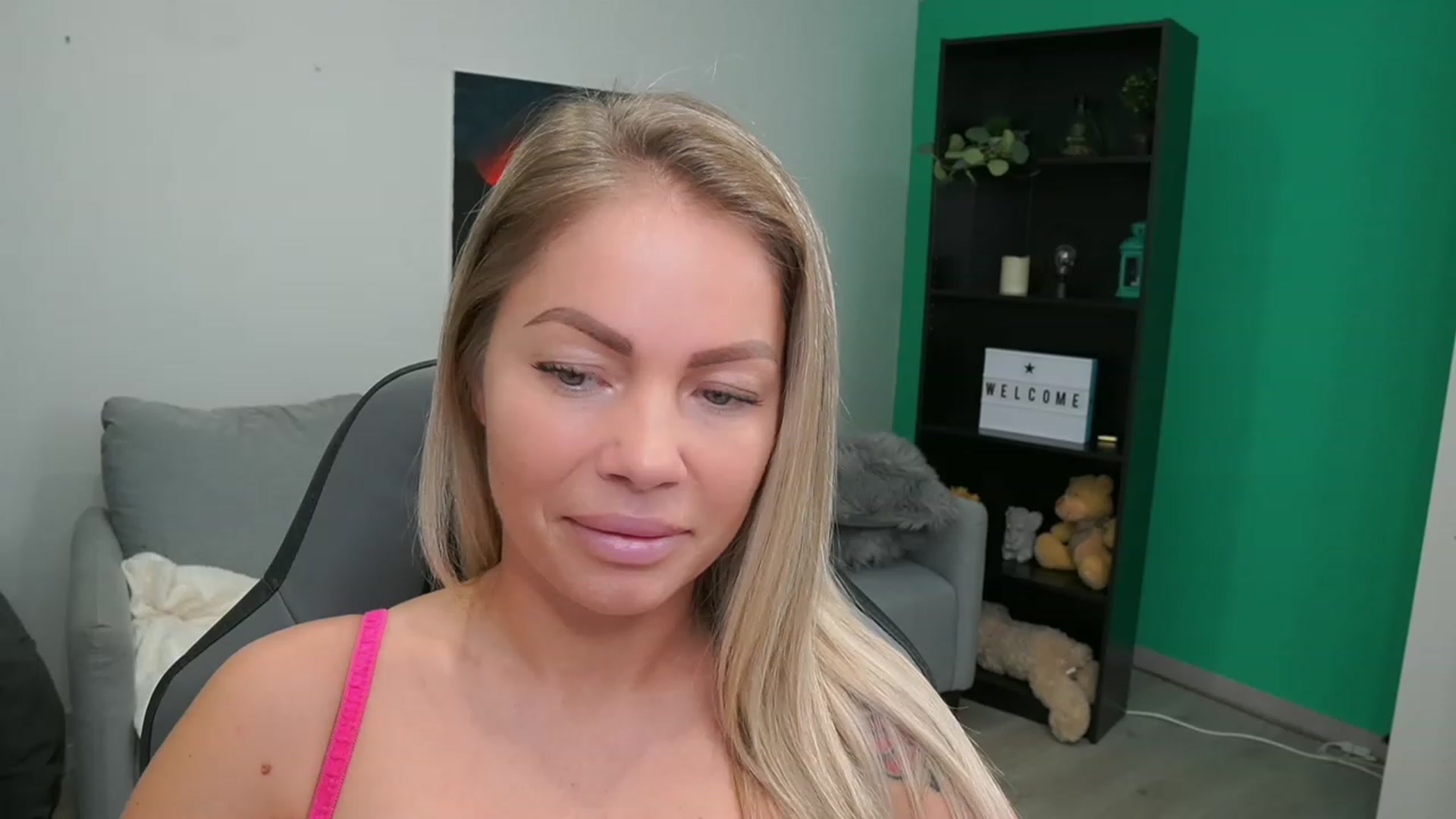 Gallery image thumbnail from MissySlapalot's myfreecams stream on, 02/01/2023, 10:30 image 14 of 20