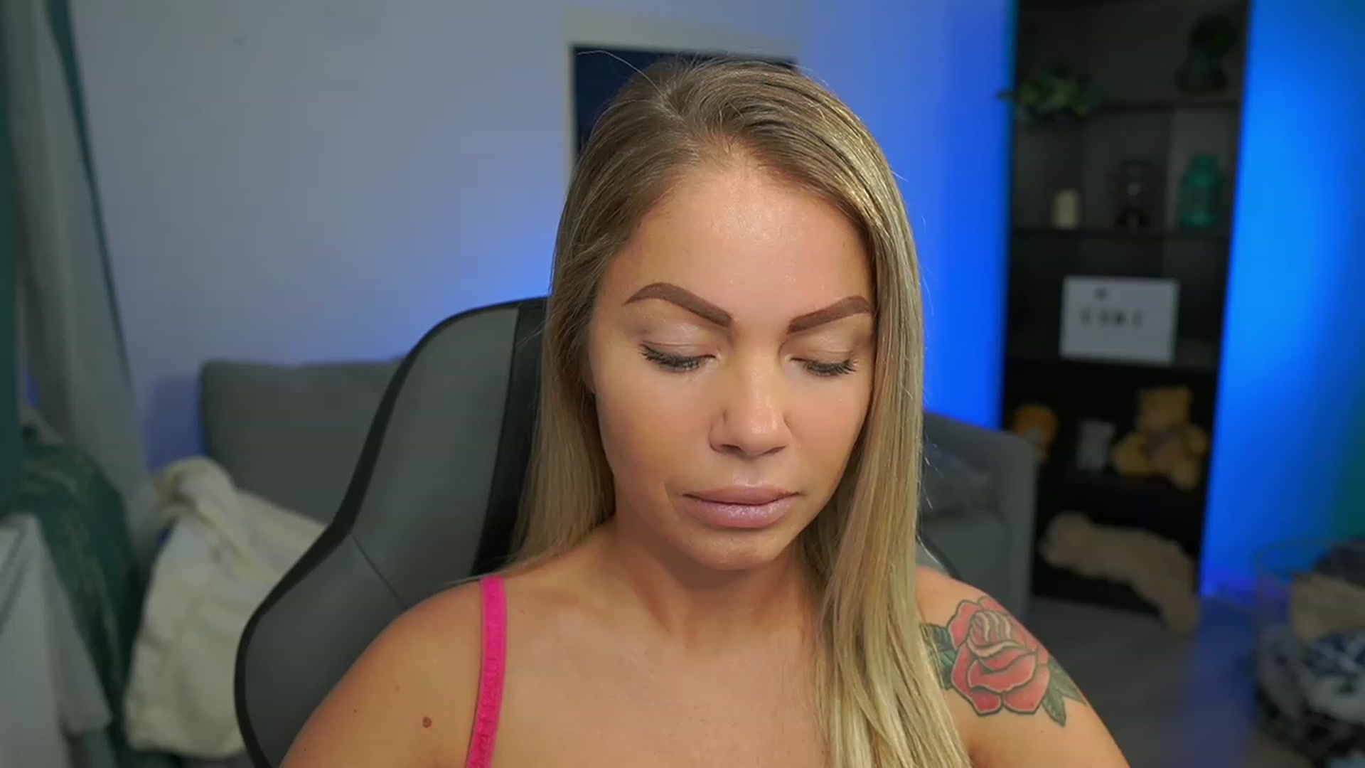 Gallery image thumbnail from MissySlapalot's myfreecams stream on, 02/15/2023, 10:48 image 10 of 20