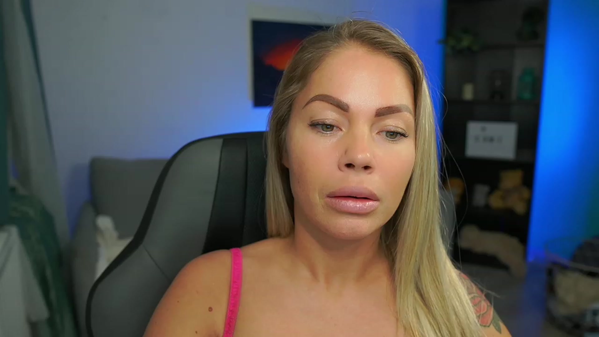 Gallery image thumbnail from MissySlapalot's myfreecams stream on, 02/15/2023, 17:21 image 7 of 20