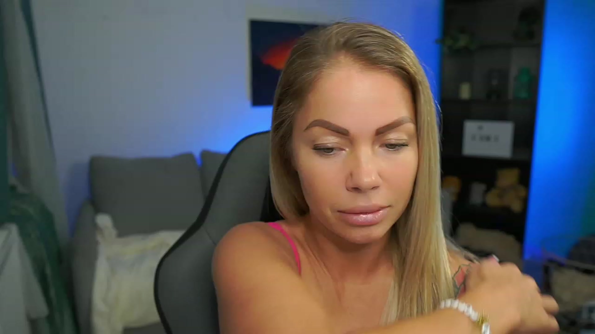 Gallery image thumbnail from MissySlapalot's myfreecams stream on, 02/15/2023, 17:21 image 2 of 20