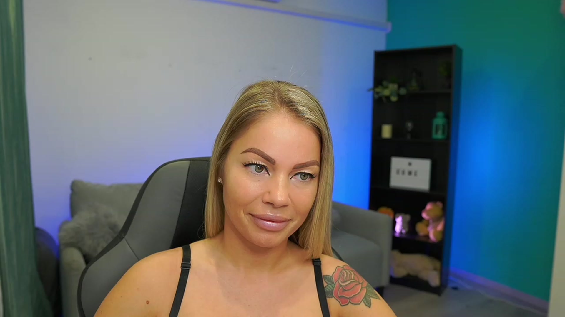 Gallery image thumbnail from MissySlapalot's myfreecams stream on, 03/14/2023, 11:19 image 18 of 20
