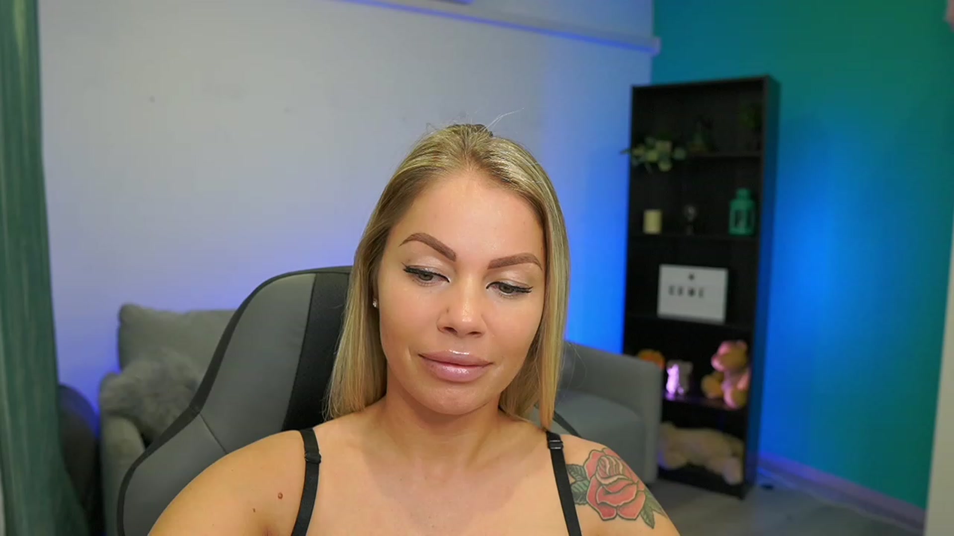 Gallery image thumbnail from MissySlapalot's myfreecams stream on, 03/14/2023, 12:37 image 10 of 20
