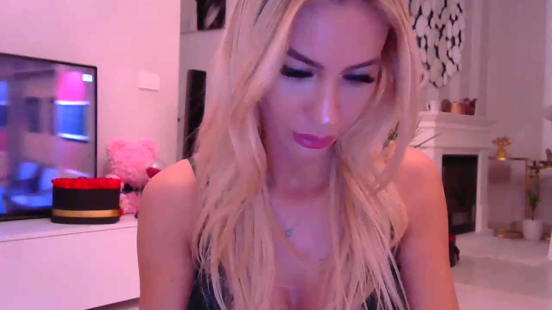 Gallery image thumbnail from Missy_alena's myfreecams stream on, 11/15/2022, 23:06 image 5 of 20