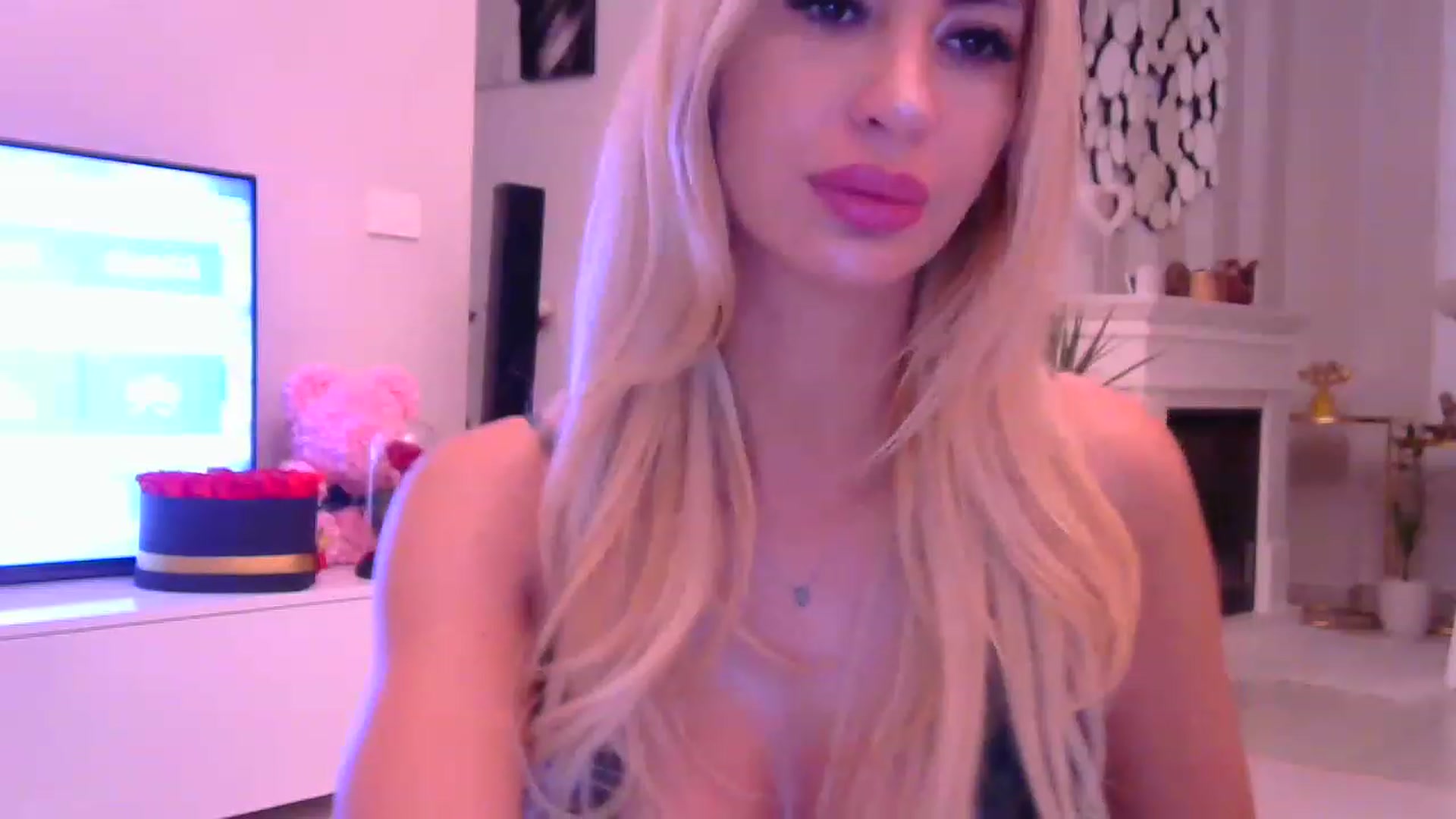 Gallery image thumbnail from Missy_alena's myfreecams stream on, 11/15/2022, 23:06 image 3 of 20