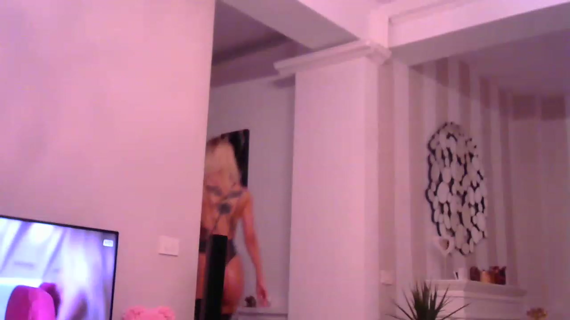 Gallery image thumbnail from Missy_alena's myfreecams stream on, 11/15/2022, 23:06 image 6 of 20