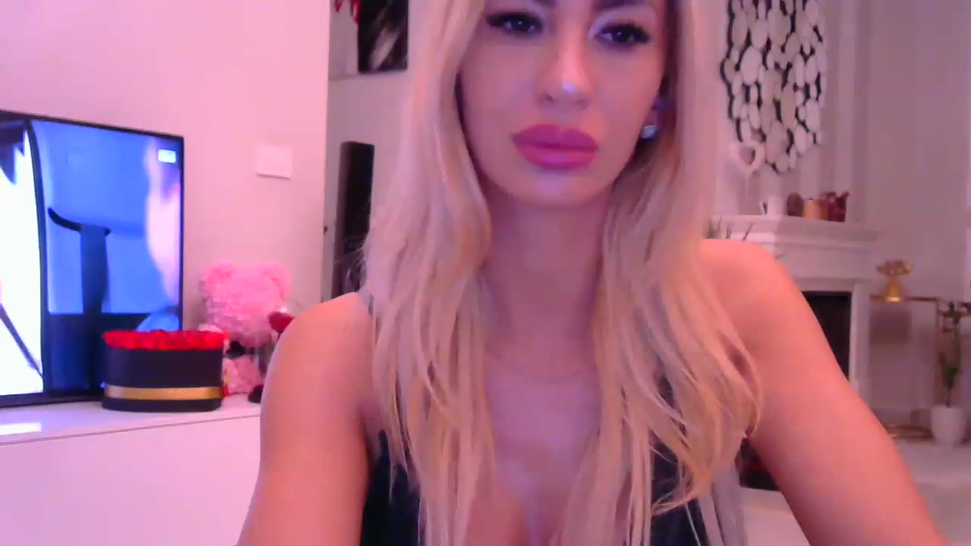 Gallery image thumbnail from Missy_alena's myfreecams stream on, 11/15/2022, 23:06 image 14 of 20