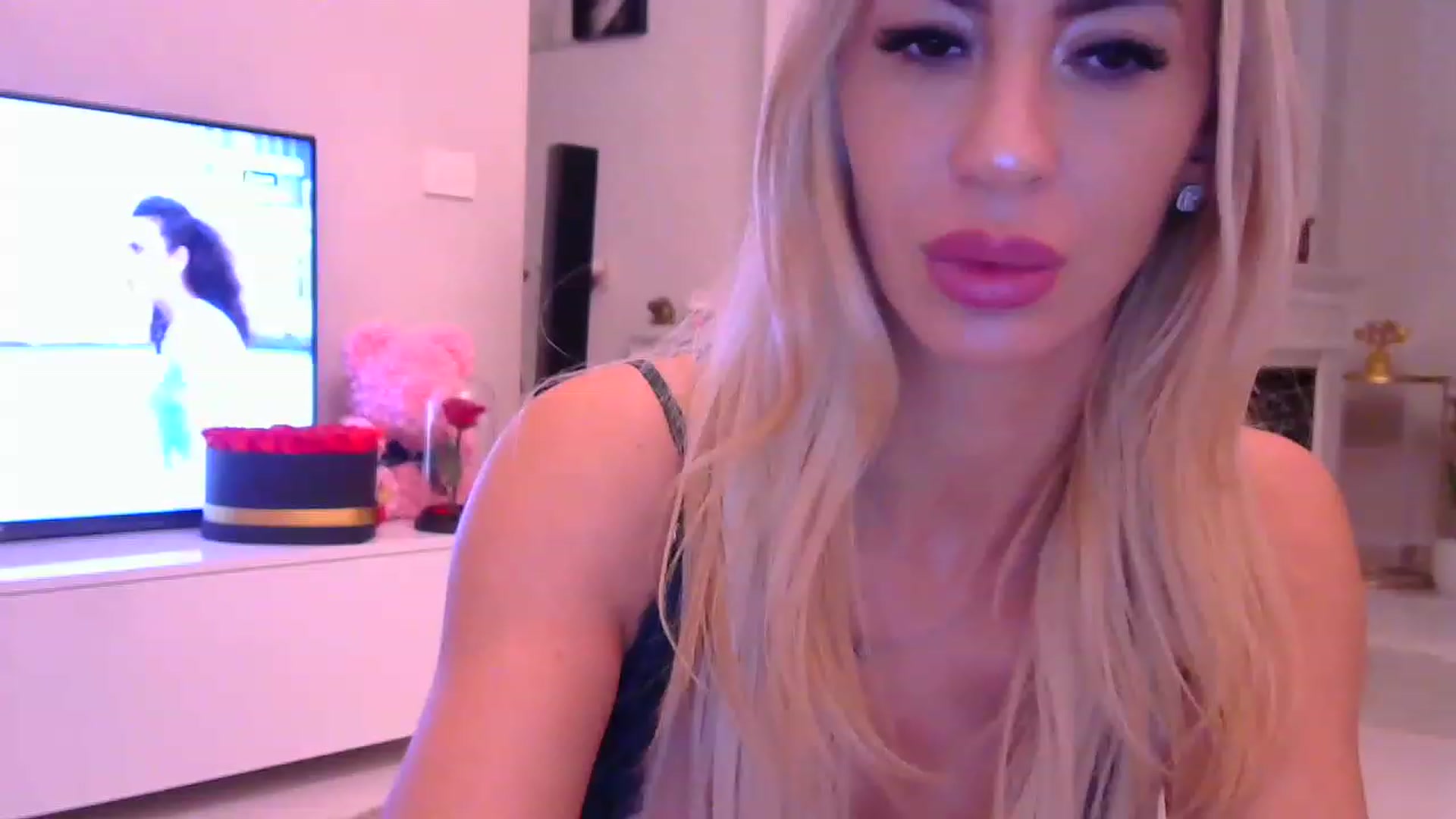 Gallery image thumbnail from Missy_alena's myfreecams stream on, 11/16/2022, 02:02 image 1 of 20
