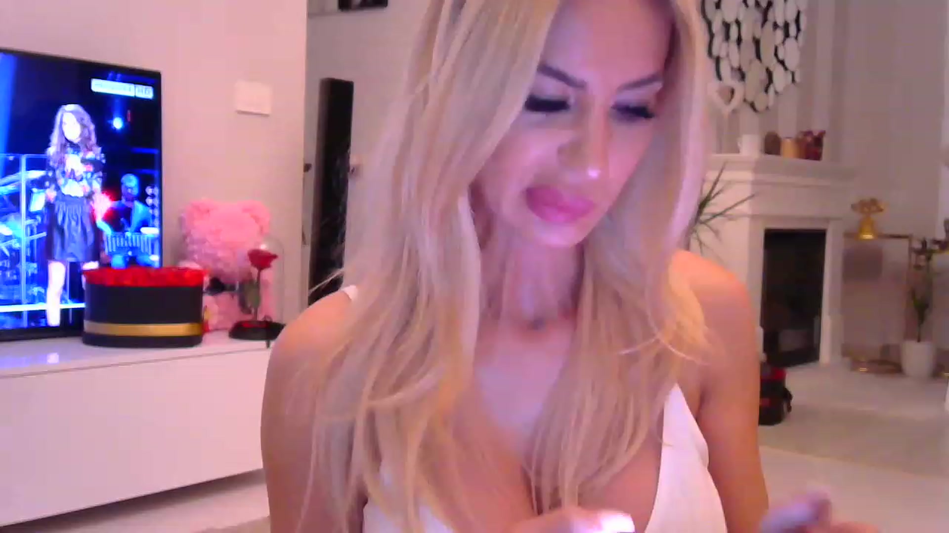 Gallery image thumbnail from Missy_alena's myfreecams stream on, 11/18/2022, 21:58 image 5 of 20