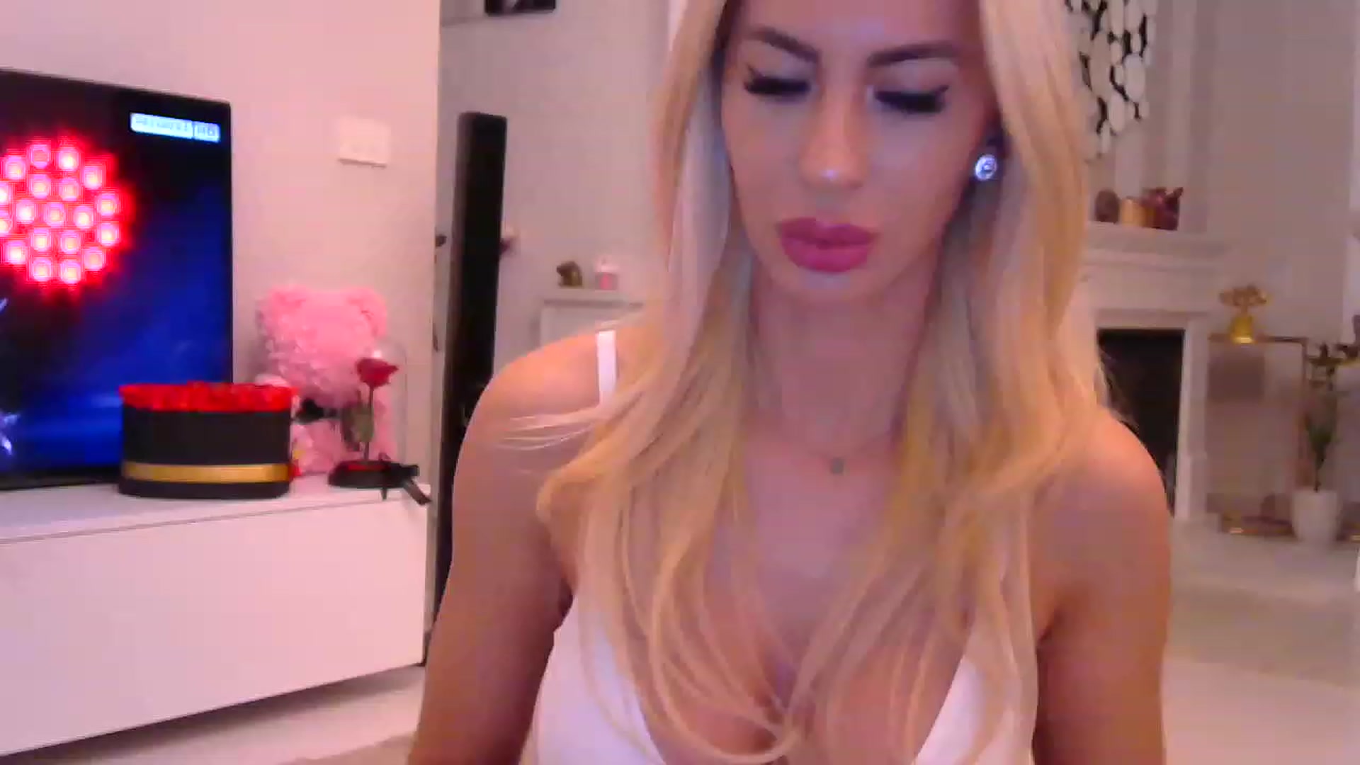 Gallery image thumbnail from Missy_alena's myfreecams stream on, 11/18/2022, 21:58 image 3 of 20