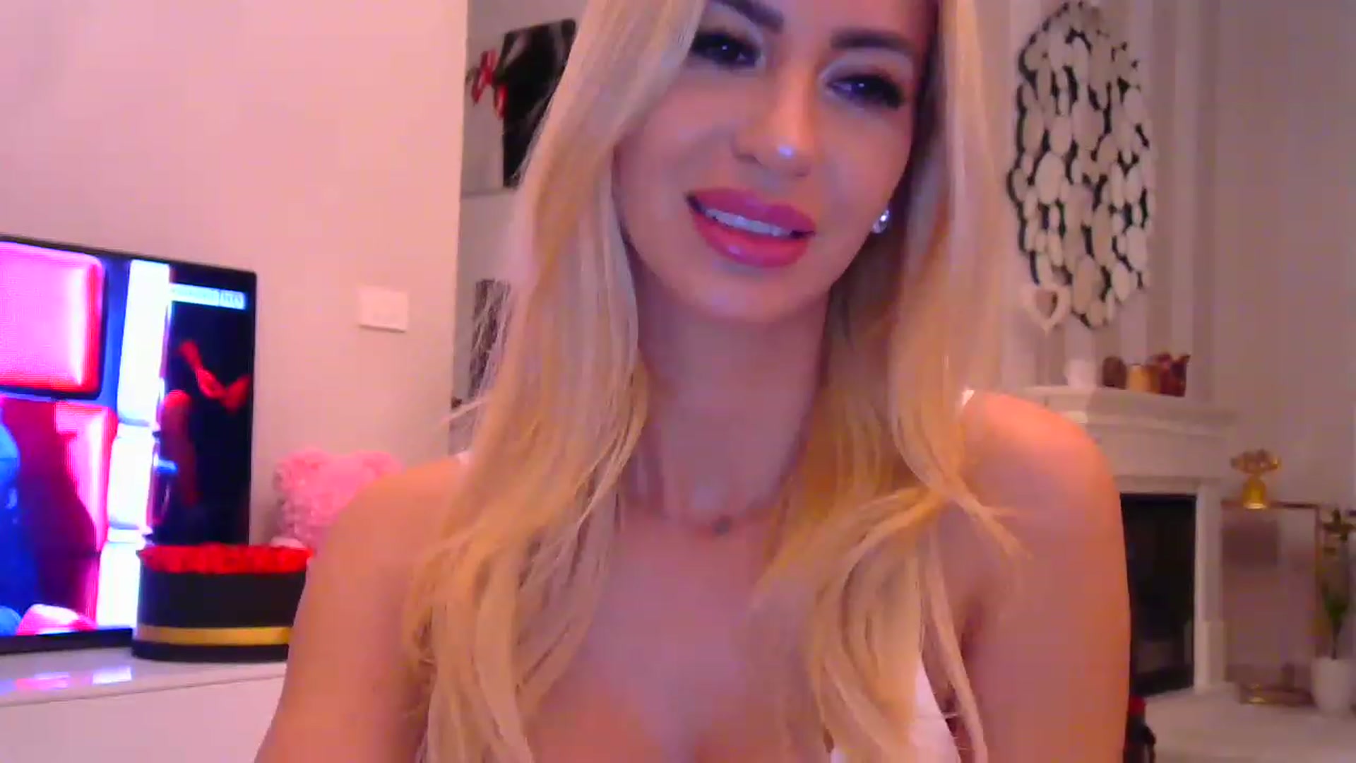 Gallery image thumbnail from Missy_alena's myfreecams stream on, 11/18/2022, 21:58 image 17 of 20