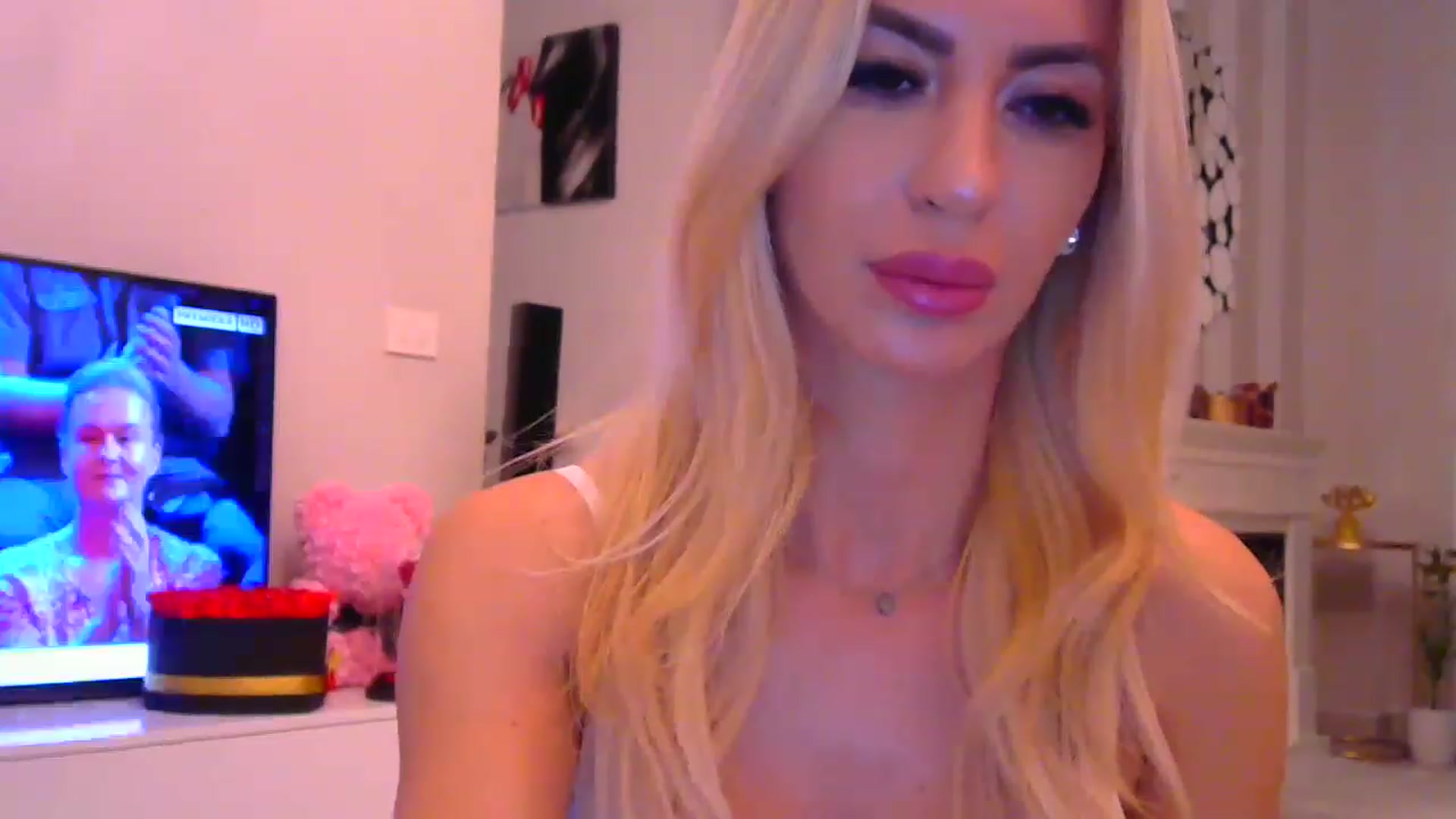 Gallery image thumbnail from Missy_alena's myfreecams stream on, 11/18/2022, 21:58 image 18 of 20