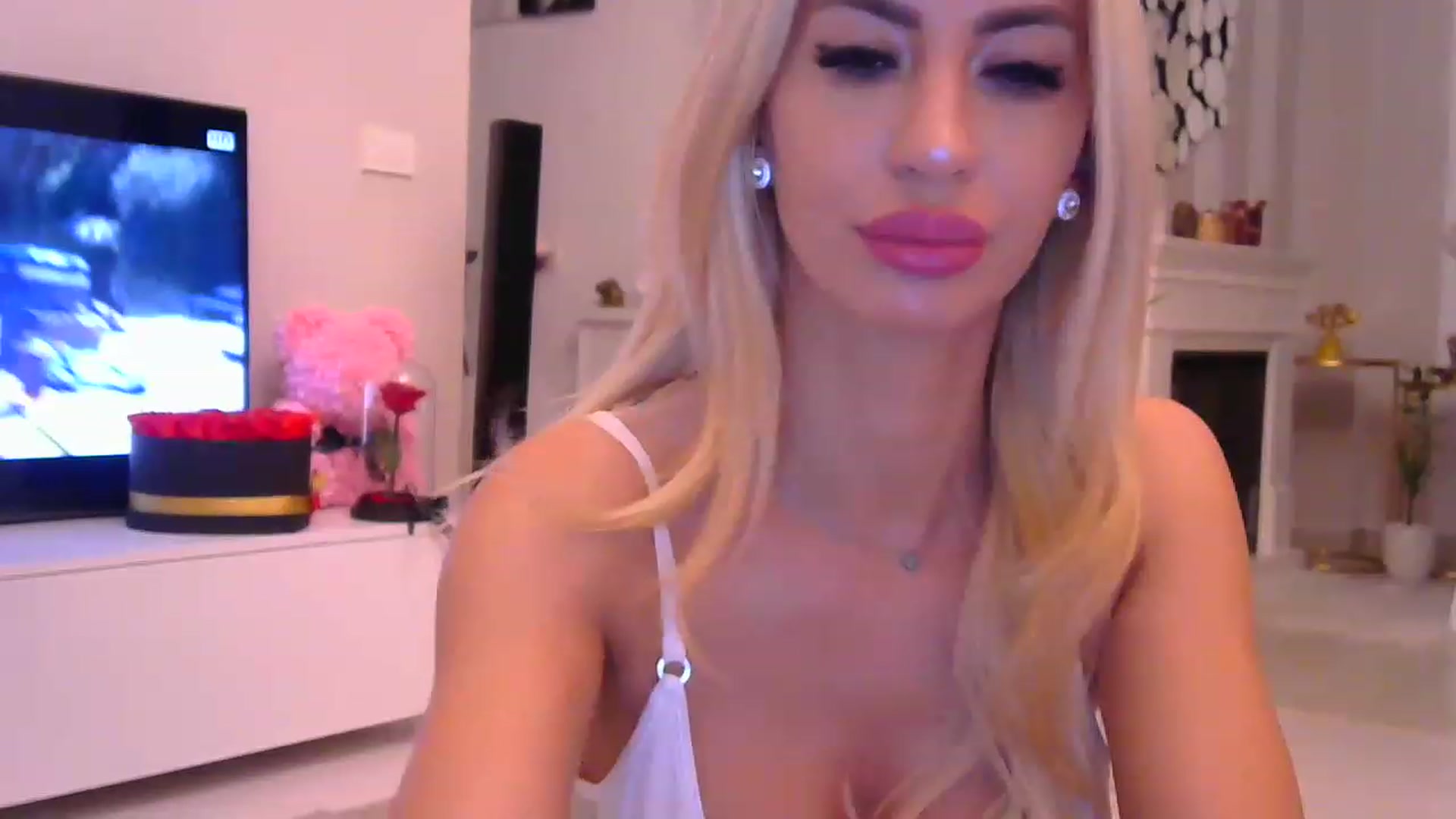 Gallery image thumbnail from Missy_alena's myfreecams stream on, 11/18/2022, 21:58 image 12 of 20