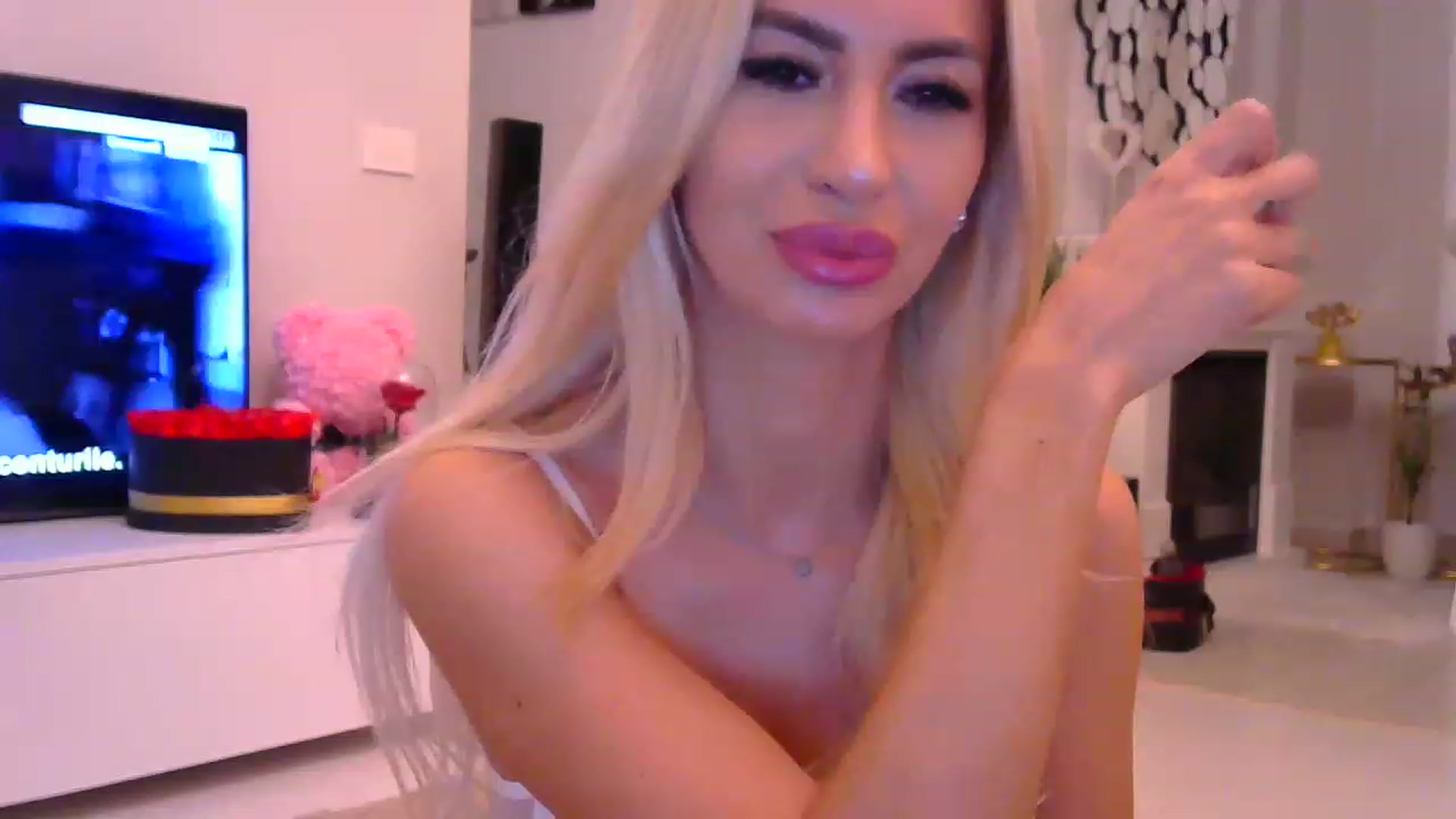 Gallery image thumbnail from Missy_alena's myfreecams stream on, 11/18/2022, 21:58 image 13 of 20