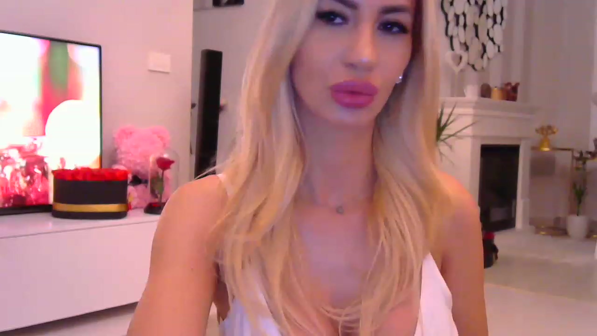 Gallery image thumbnail from Missy_alena's myfreecams stream on, 11/18/2022, 21:58 image 7 of 20