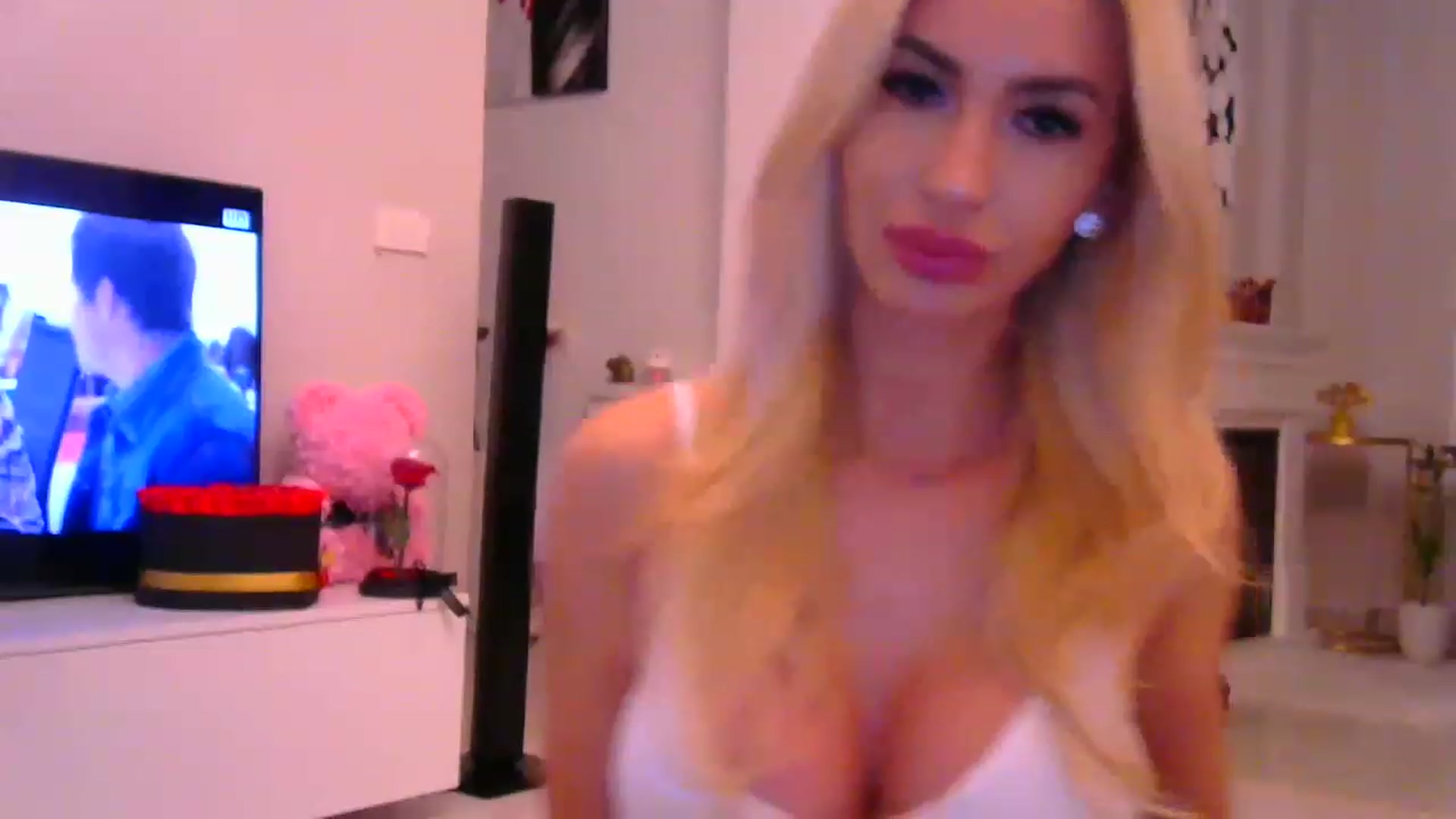 Gallery image thumbnail from Missy_alena's myfreecams stream on, 11/18/2022, 22:23 image 4 of 20
