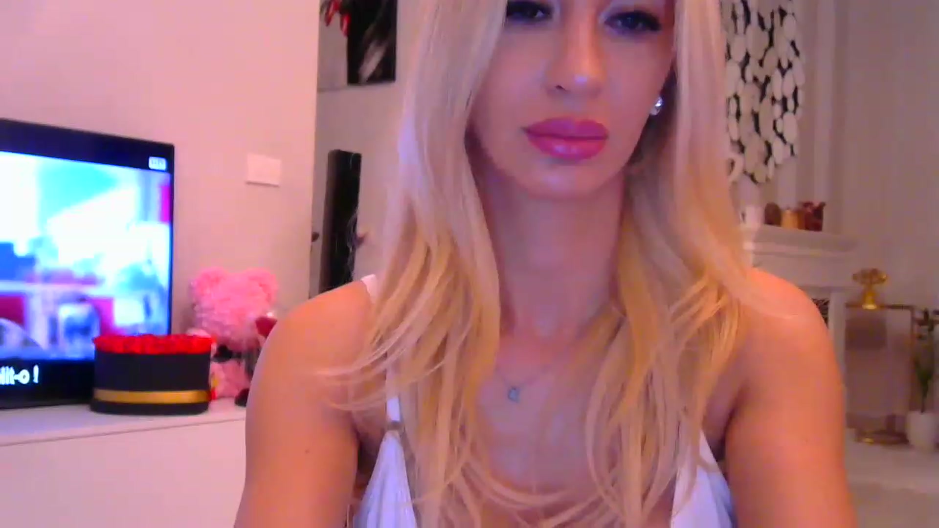 Gallery image thumbnail from Missy_alena's myfreecams stream on, 11/18/2022, 22:23 image 19 of 20