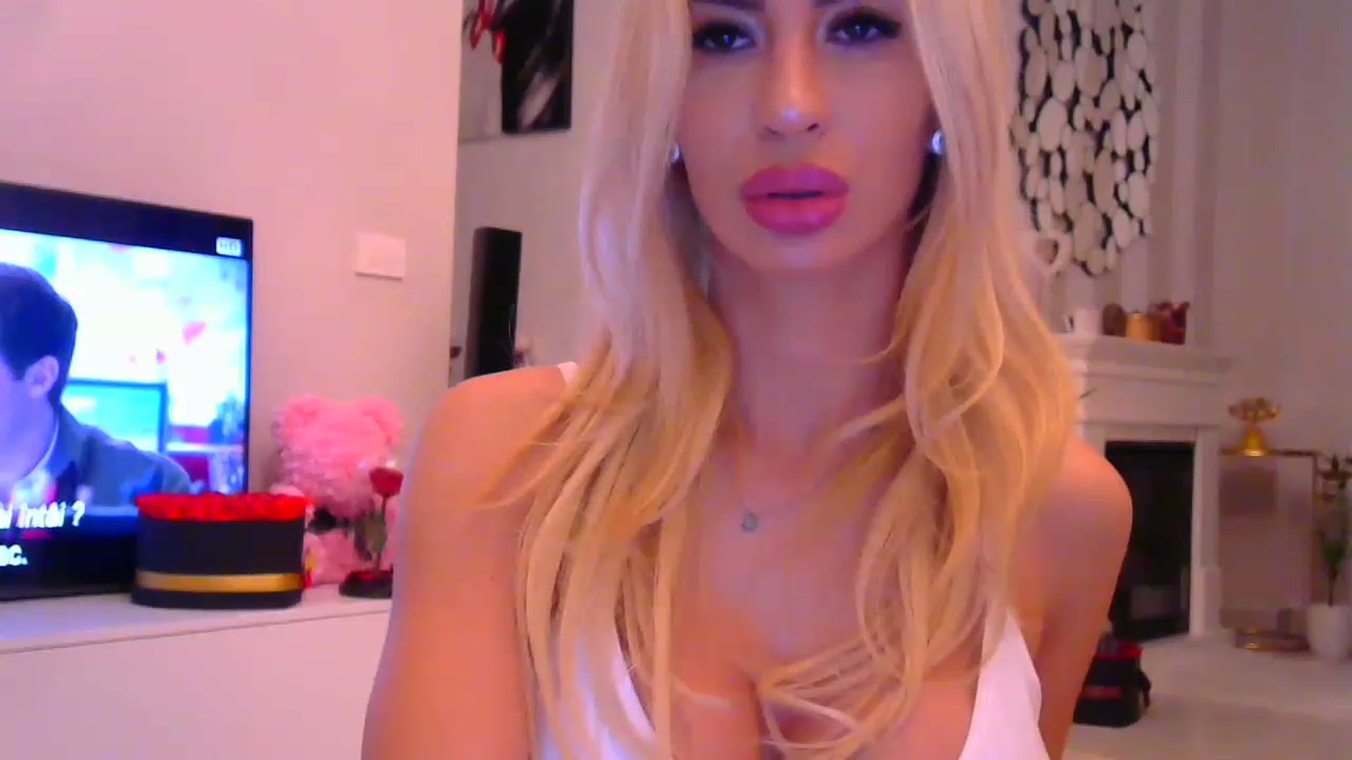 Gallery image thumbnail from Missy_alena's myfreecams stream on, 11/18/2022, 22:23 image 18 of 20