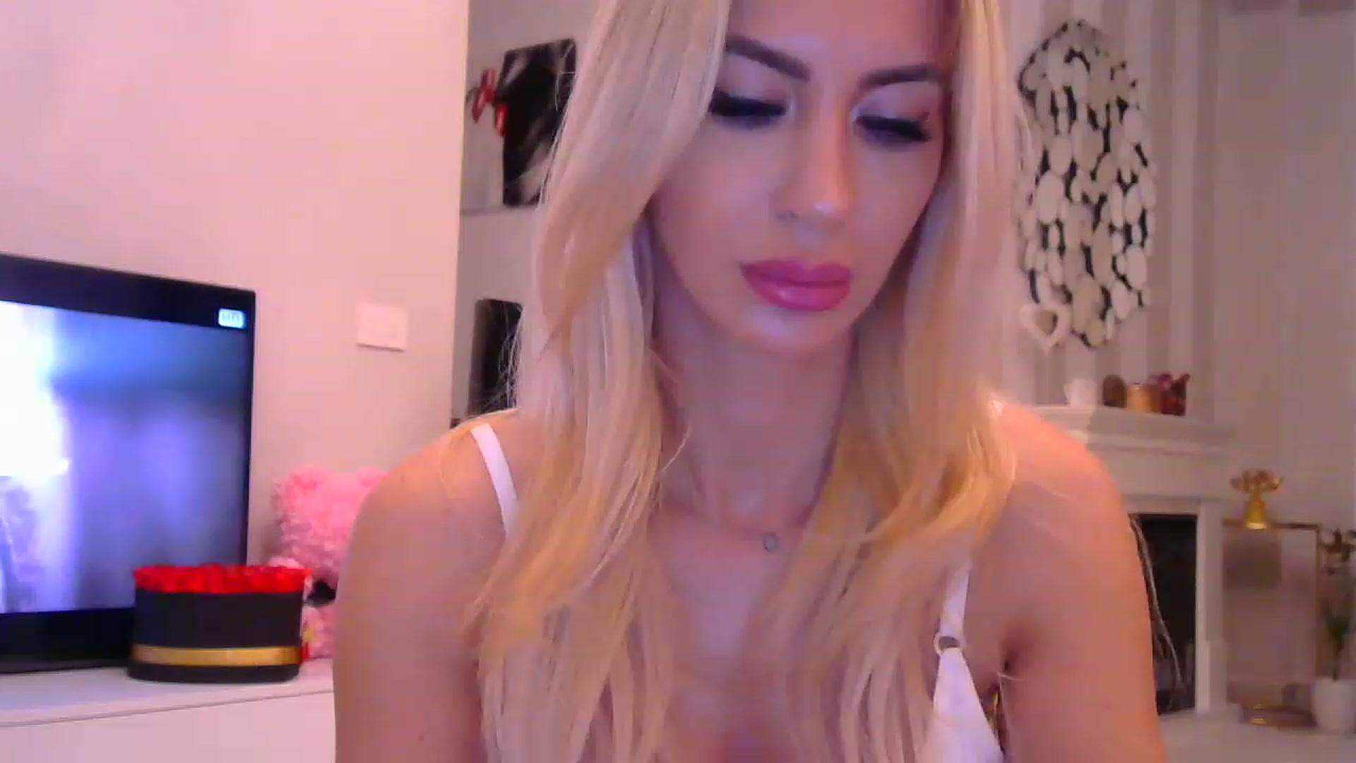 Gallery image thumbnail from Missy_alena's myfreecams stream on, 11/18/2022, 22:23 image 1 of 20