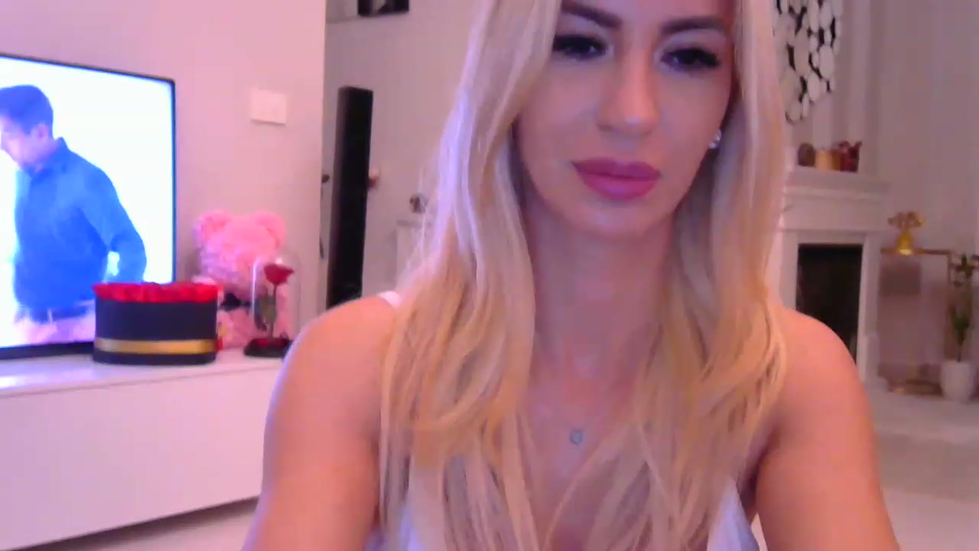 Gallery image thumbnail from Missy_alena's myfreecams stream on, 11/18/2022, 23:15 image 6 of 20