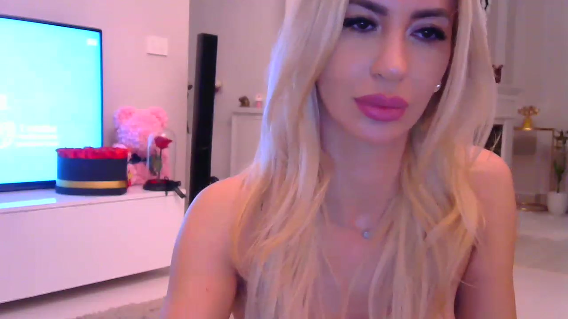 Gallery image thumbnail from Missy_alena's myfreecams stream on, 11/18/2022, 23:15 image 17 of 20