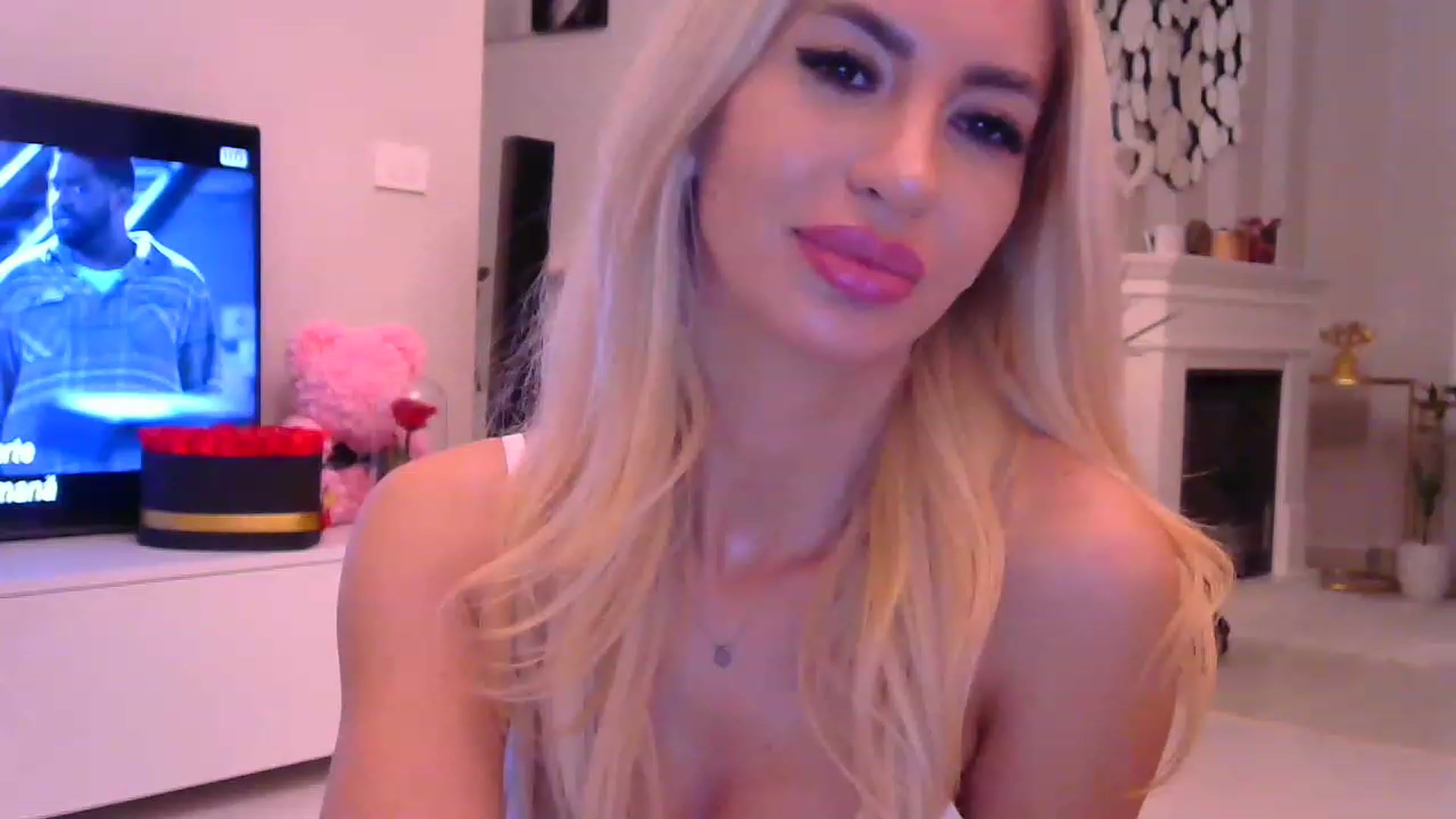Gallery image thumbnail from Missy_alena's myfreecams stream on, 11/18/2022, 23:15 image 2 of 20