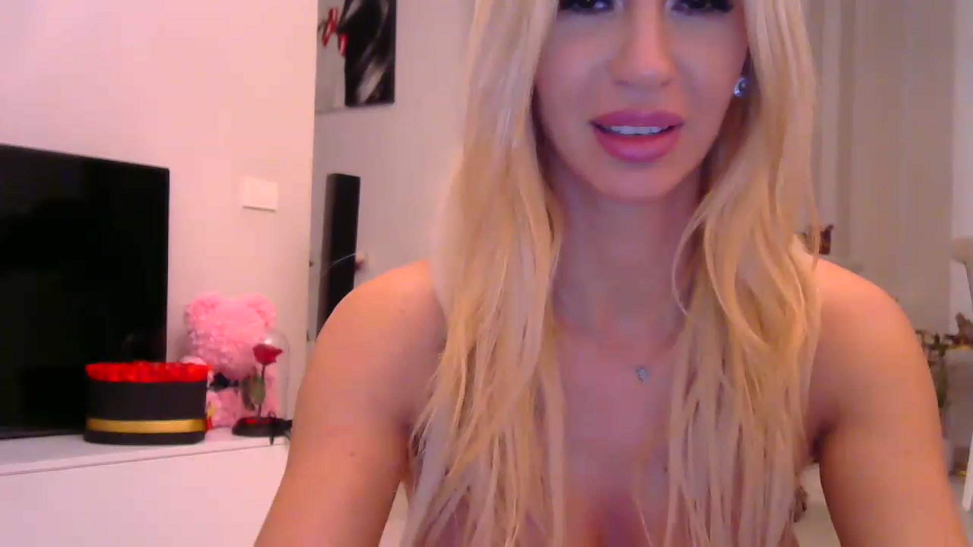 Gallery image thumbnail from Missy_alena's myfreecams stream on, 11/20/2022, 03:07 image 11 of 20