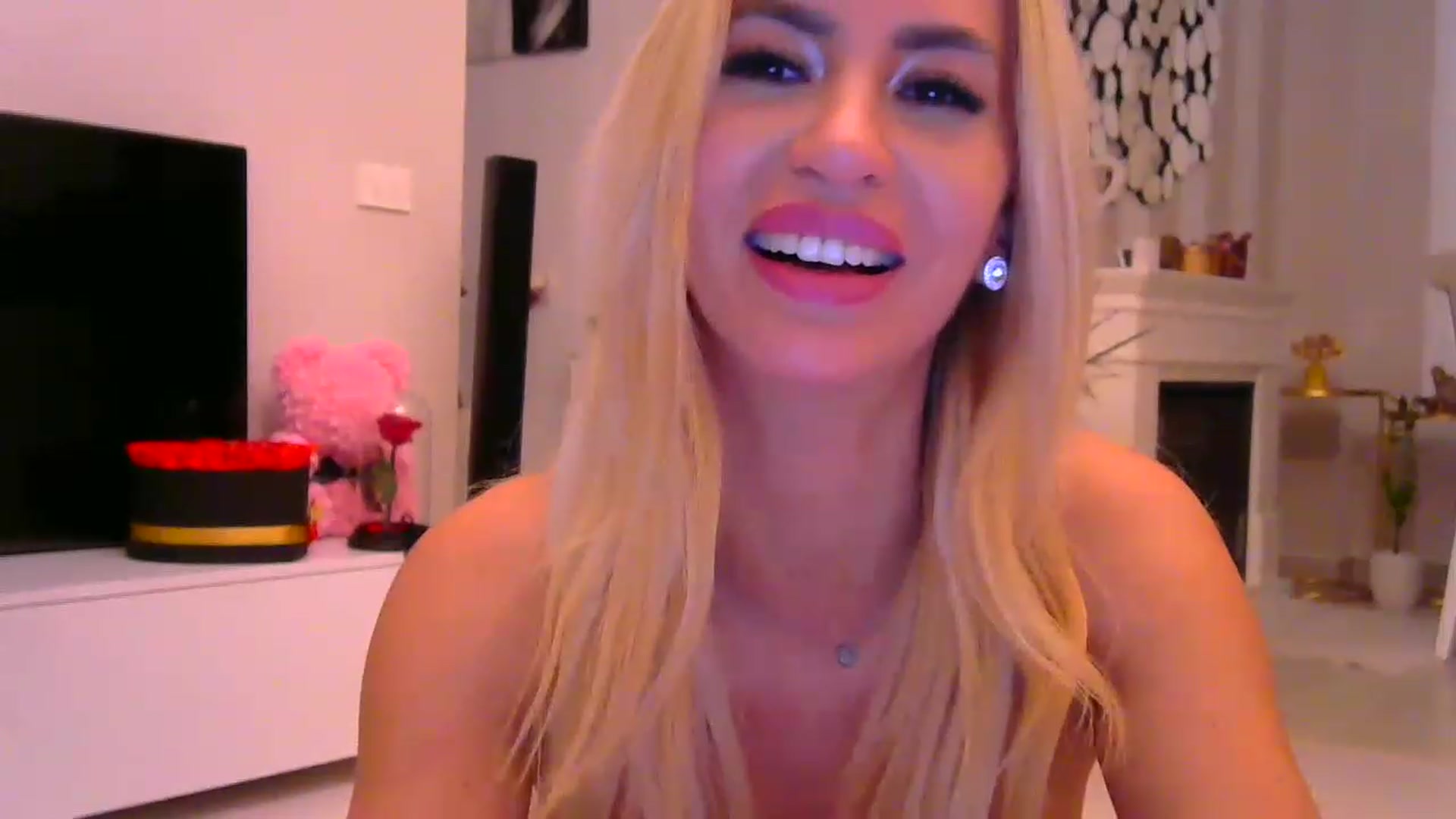 Gallery image thumbnail from Missy_alena's myfreecams stream on, 11/20/2022, 03:07 image 15 of 20