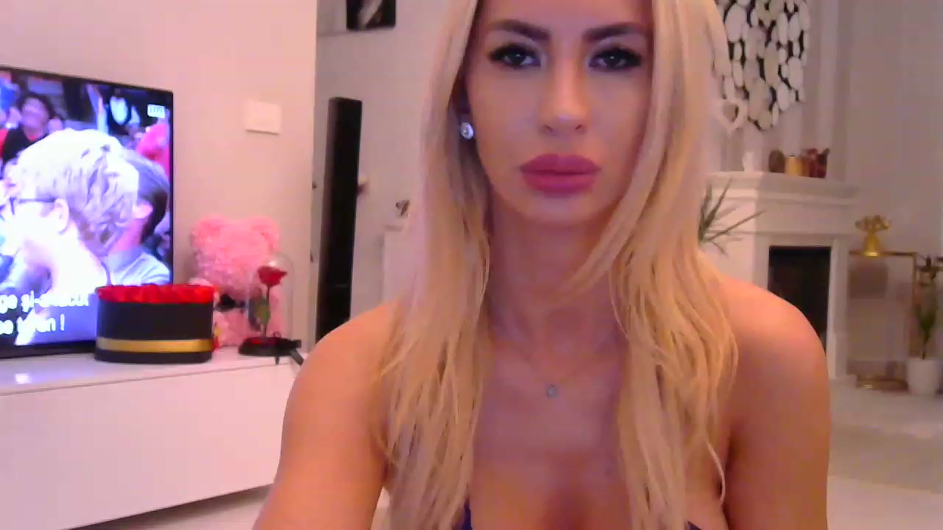Gallery image thumbnail from Missy_alena's myfreecams stream on, 11/21/2022, 24:36 image 1 of 20