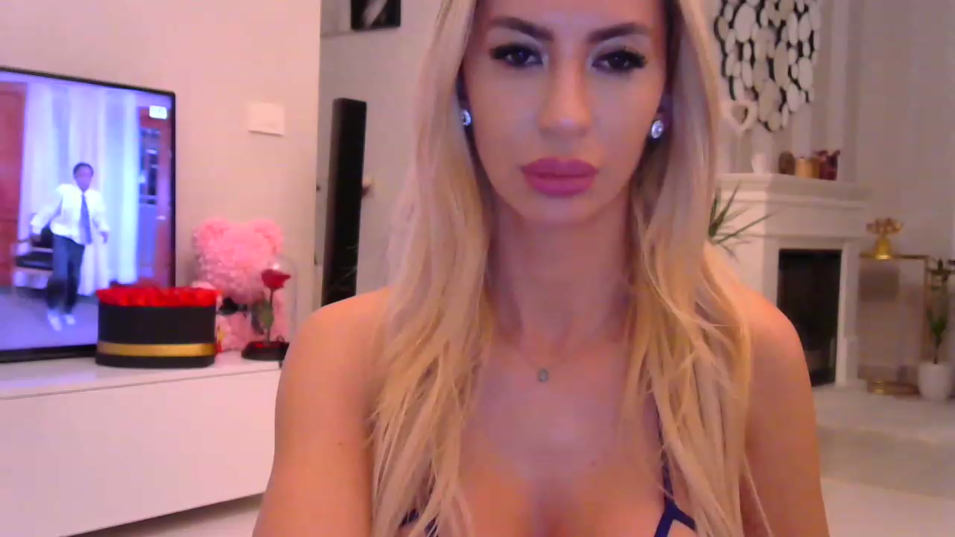 Gallery image thumbnail from Missy_alena's myfreecams stream on, 11/21/2022, 24:36 image 3 of 20