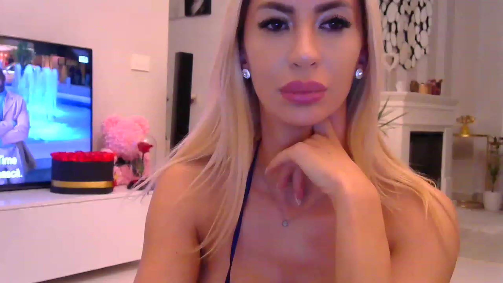 Gallery image thumbnail from Missy_alena's myfreecams stream on, 11/21/2022, 24:36 image 4 of 20