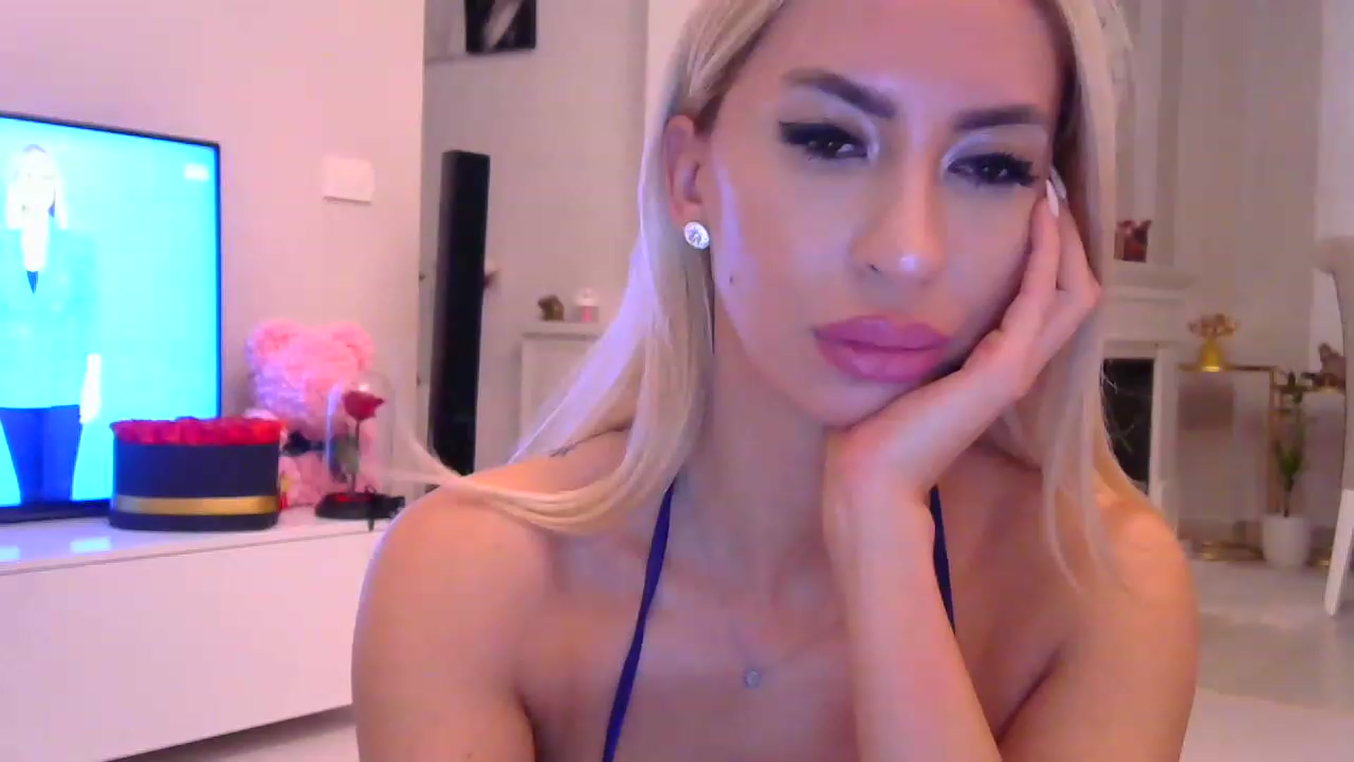 Gallery image thumbnail from Missy_alena's myfreecams stream on, 11/21/2022, 02:04 image 7 of 20