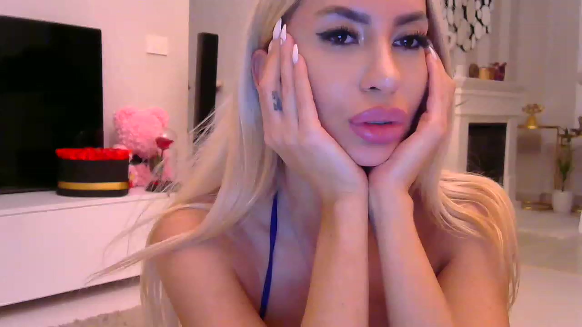 Gallery image thumbnail from Missy_alena's myfreecams stream on, 11/21/2022, 02:04 image 14 of 20