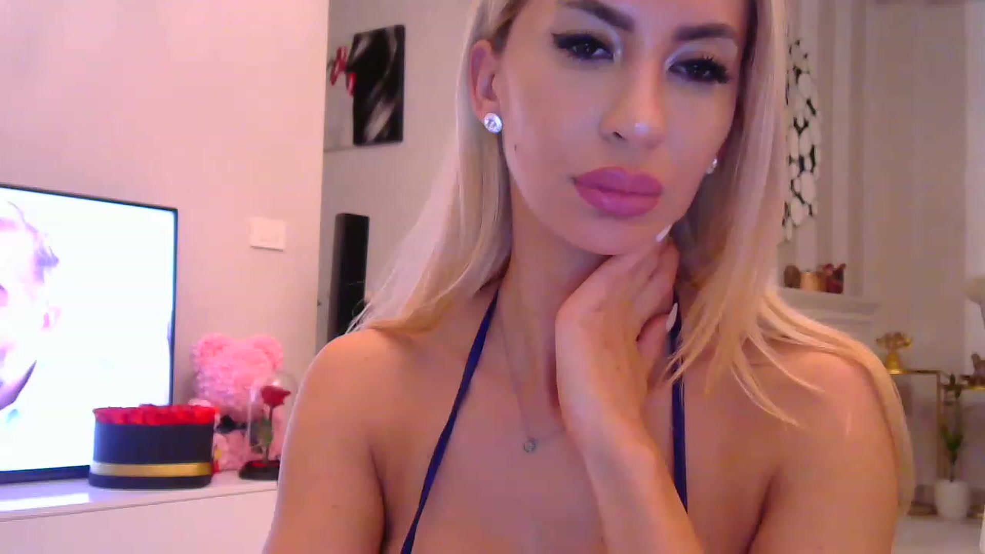 Gallery image thumbnail from Missy_alena's myfreecams stream on, 11/21/2022, 02:04 image 9 of 20