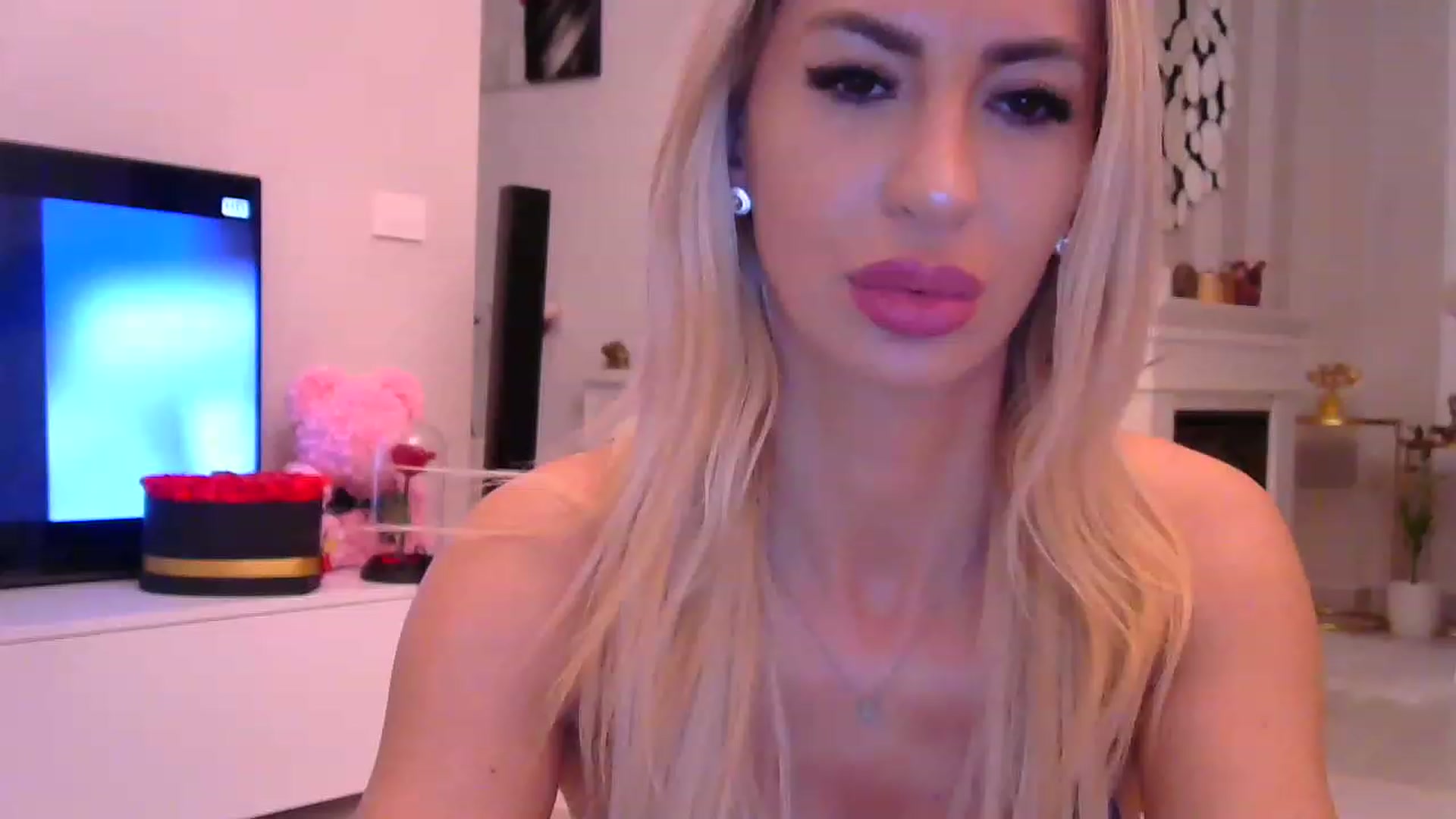 Gallery image thumbnail from Missy_alena's myfreecams stream on, 11/22/2022, 24:23 image 11 of 20