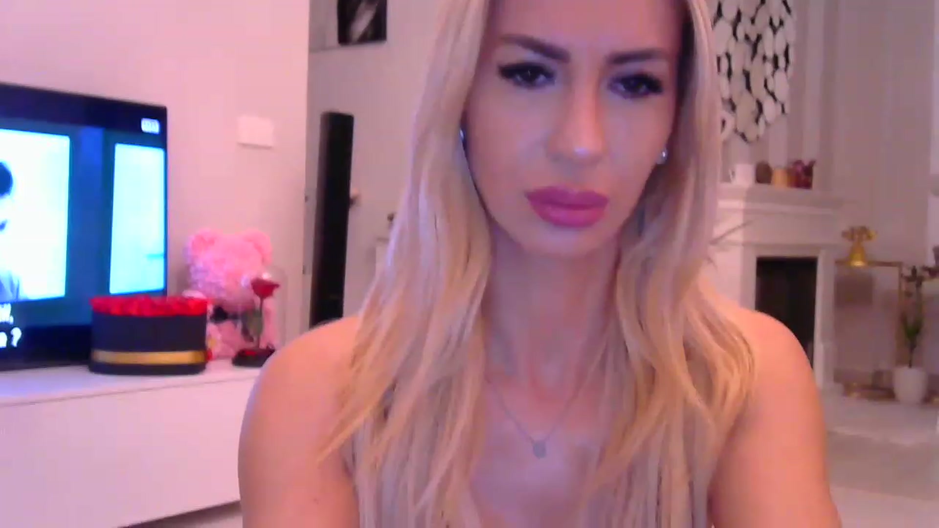 Gallery image thumbnail from Missy_alena's myfreecams stream on, 11/22/2022, 24:23 image 10 of 20