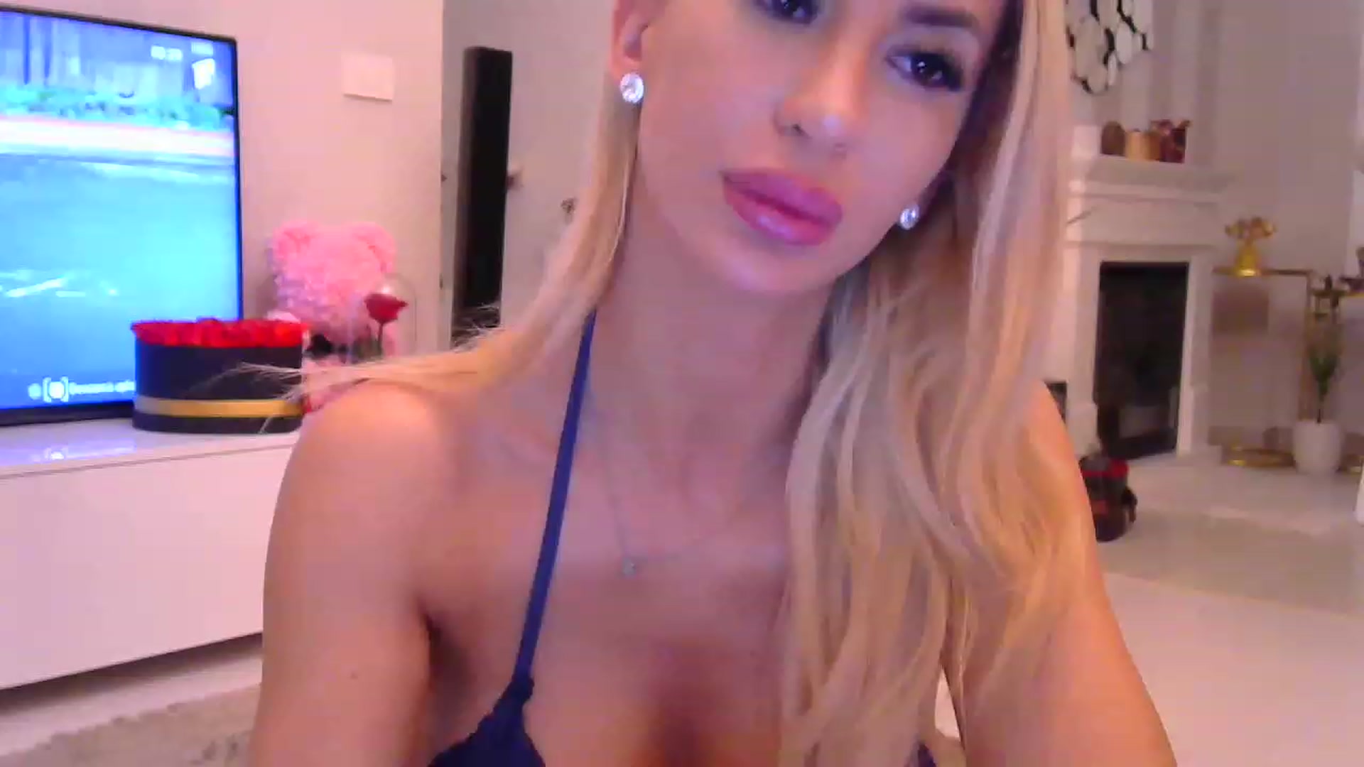 Gallery image thumbnail from Missy_alena's myfreecams stream on, 11/22/2022, 03:03 image 3 of 20