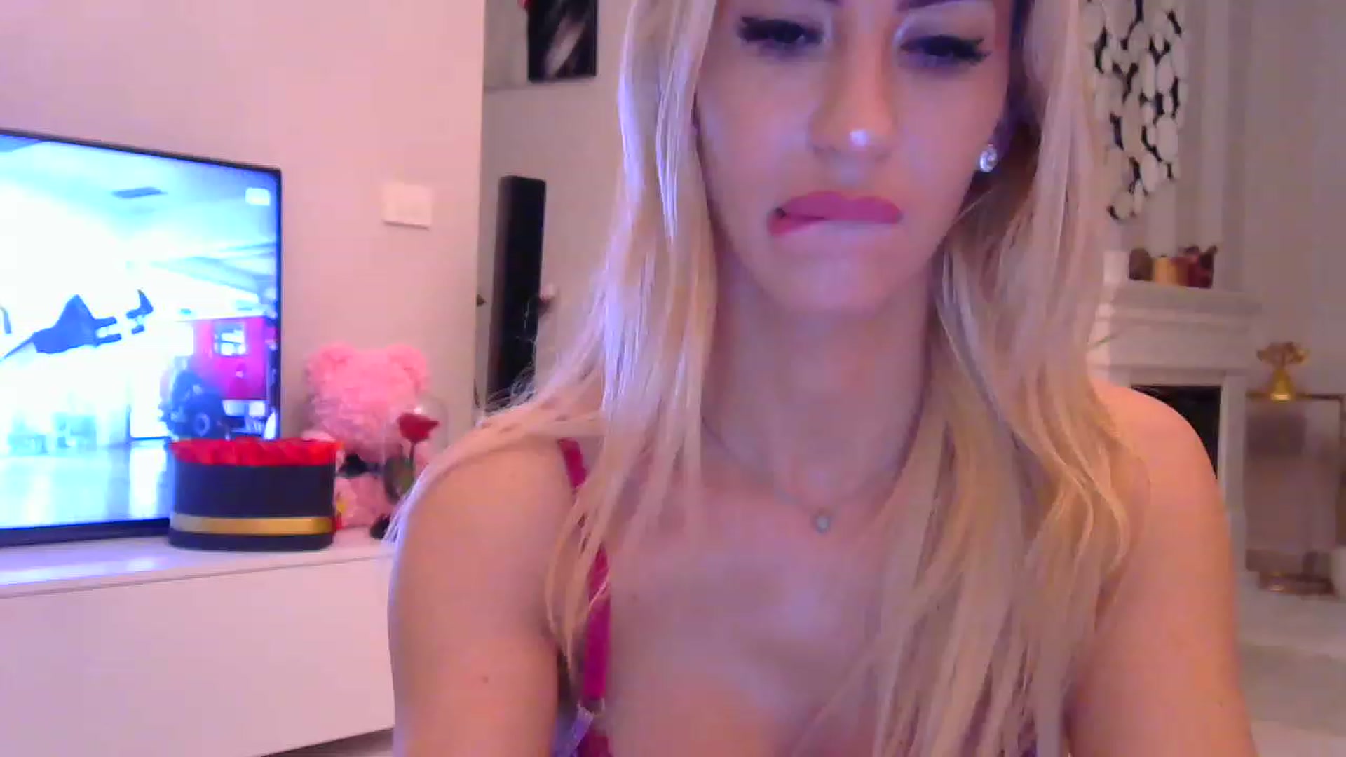 Gallery image thumbnail from Missy_alena's myfreecams stream on, 11/22/2022, 22:50 image 6 of 20