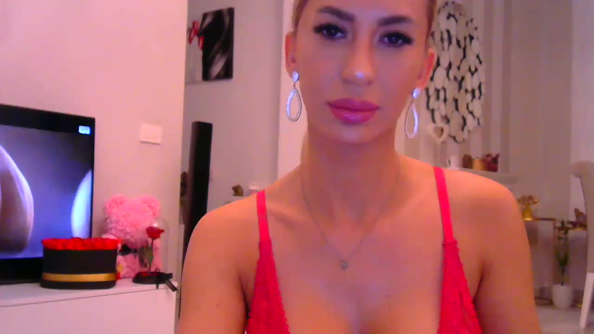 Gallery image thumbnail from Missy_alena's myfreecams stream on, 11/23/2022, 21:34 image 5 of 20