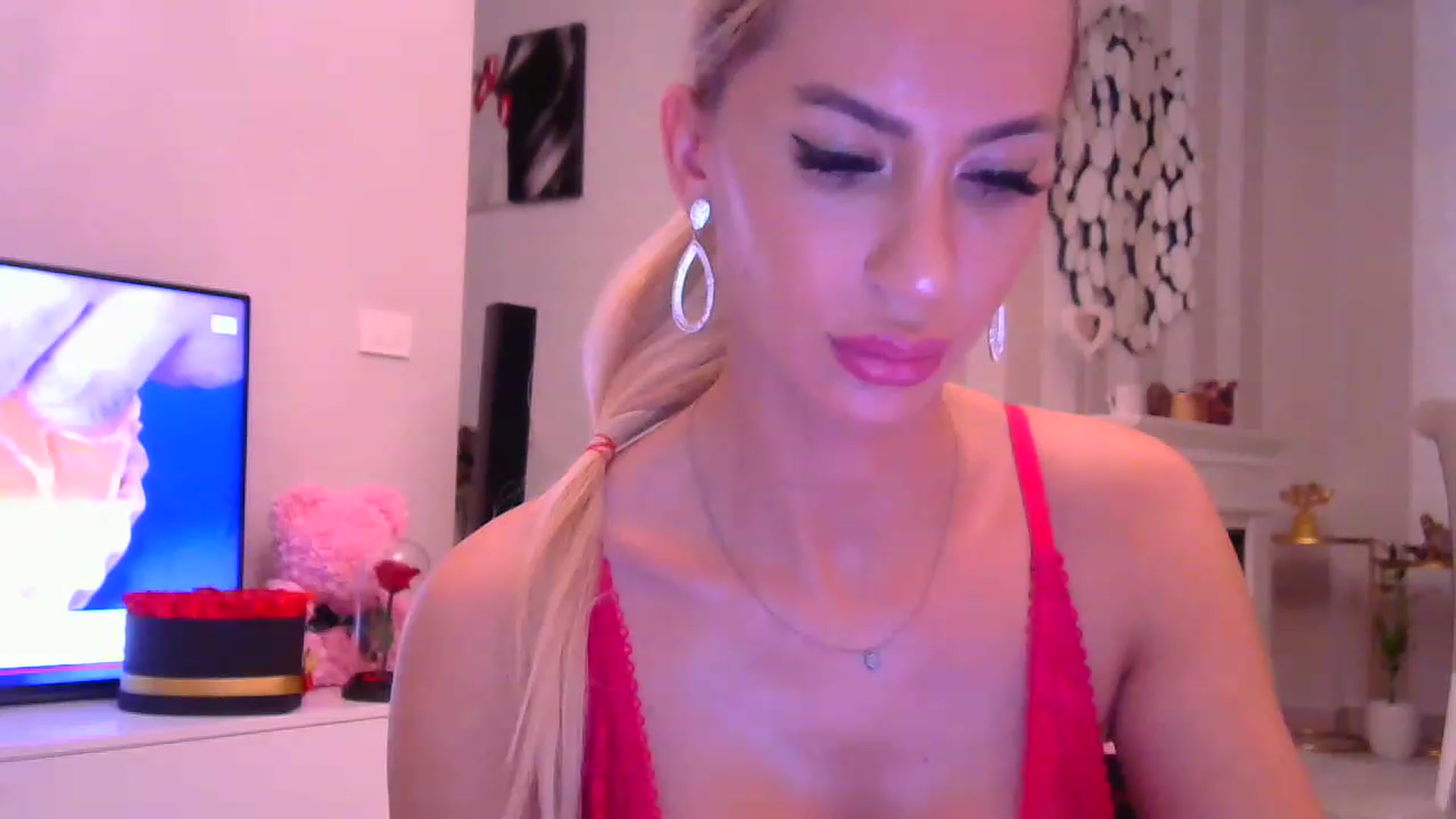 Gallery image thumbnail from Missy_alena's myfreecams stream on, 11/24/2022, 02:34 image 2 of 20