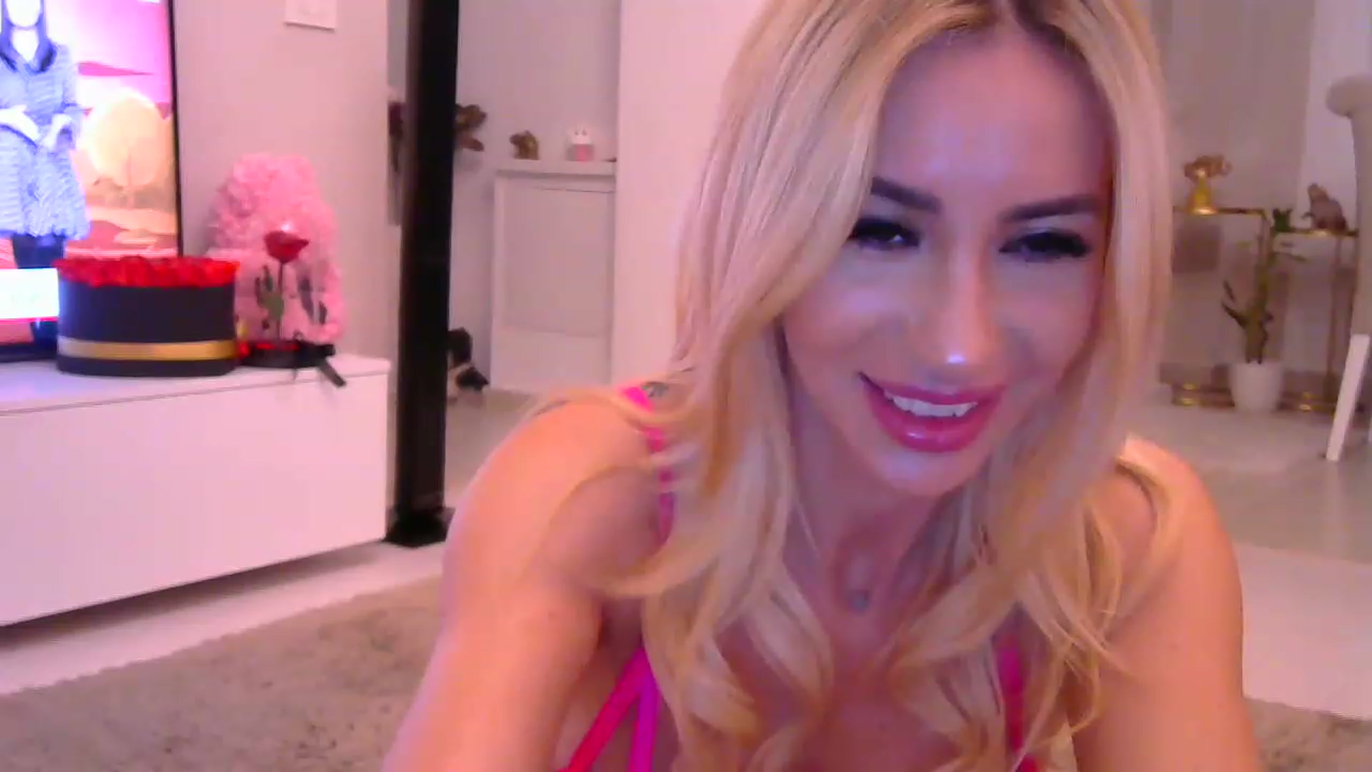 Gallery image thumbnail from Missy_alena's myfreecams stream on, 11/24/2022, 22:06 image 12 of 20
