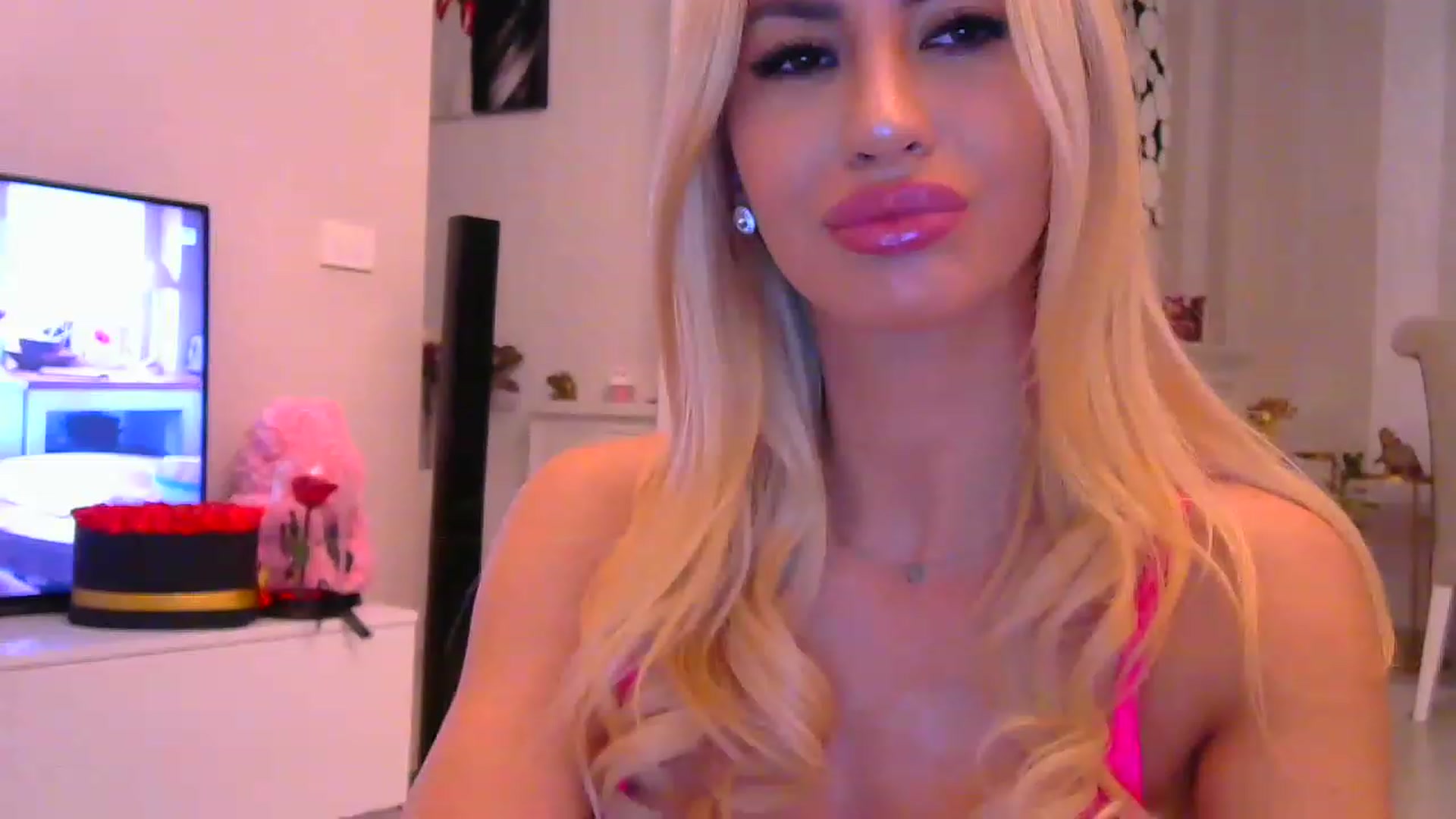 Gallery image thumbnail from Missy_alena's myfreecams stream on, 11/24/2022, 23:14 image 1 of 20