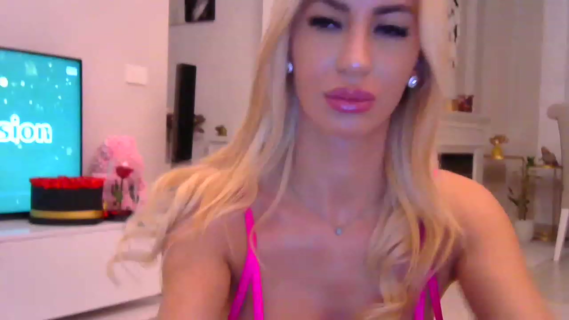 Gallery image thumbnail from Missy_alena's myfreecams stream on, 11/24/2022, 23:14 image 14 of 20