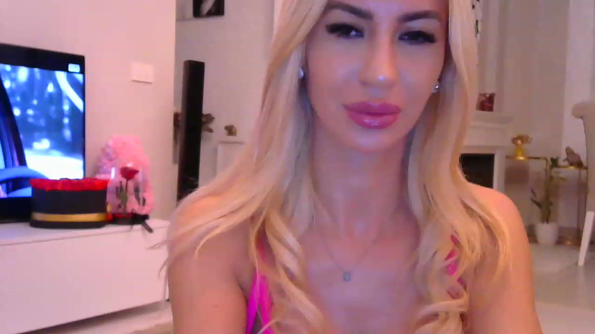 Gallery image thumbnail from Missy_alena's myfreecams stream on, 11/24/2022, 23:14 image 16 of 20