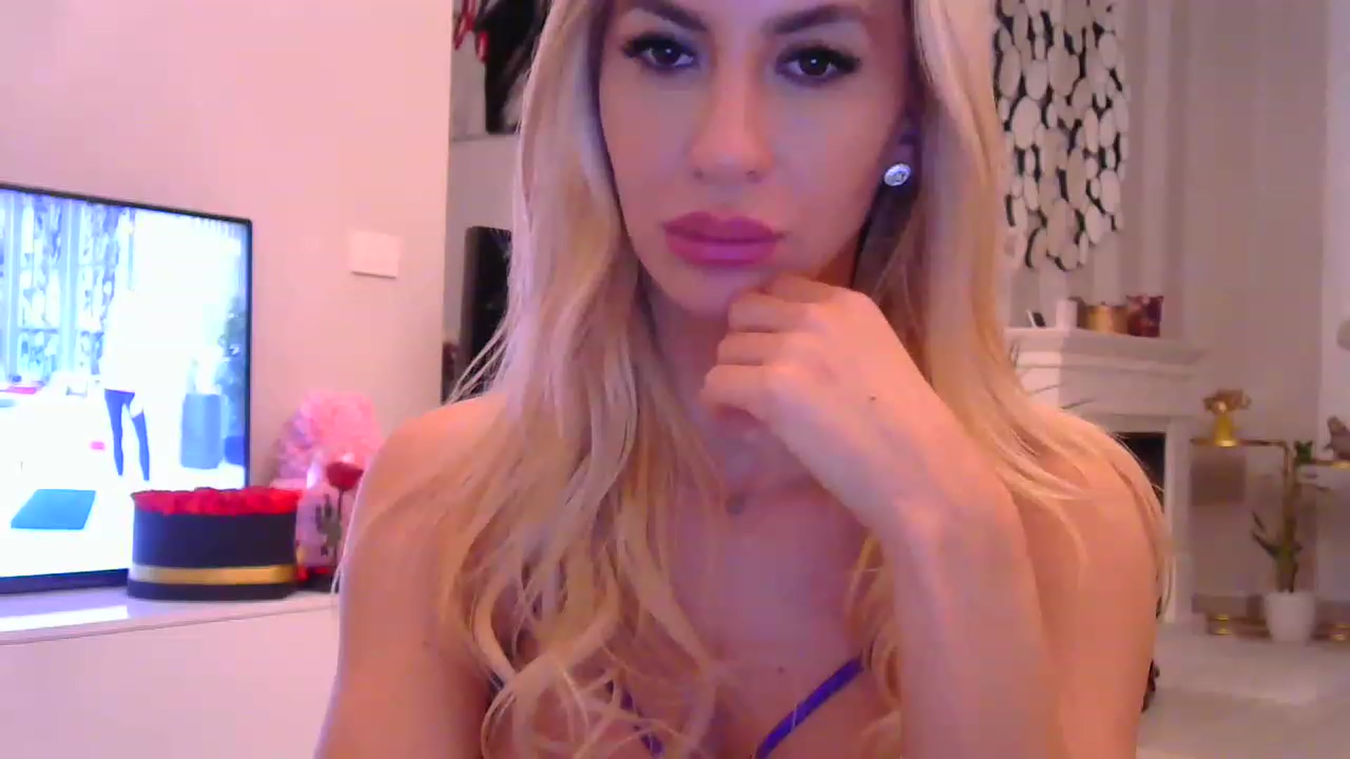 Gallery image thumbnail from Missy_alena's myfreecams stream on, 11/26/2022, 03:13 image 12 of 20