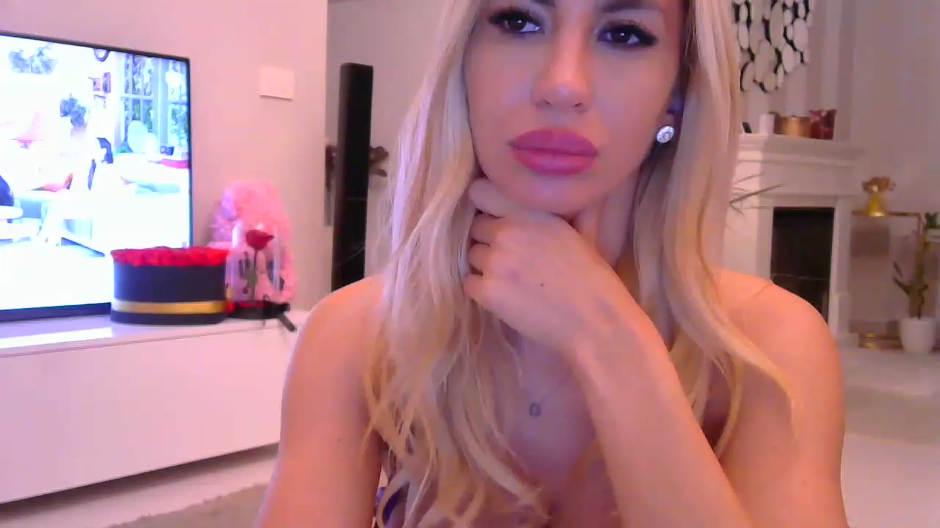Gallery image thumbnail from Missy_alena's myfreecams stream on, 11/26/2022, 03:13 image 6 of 20