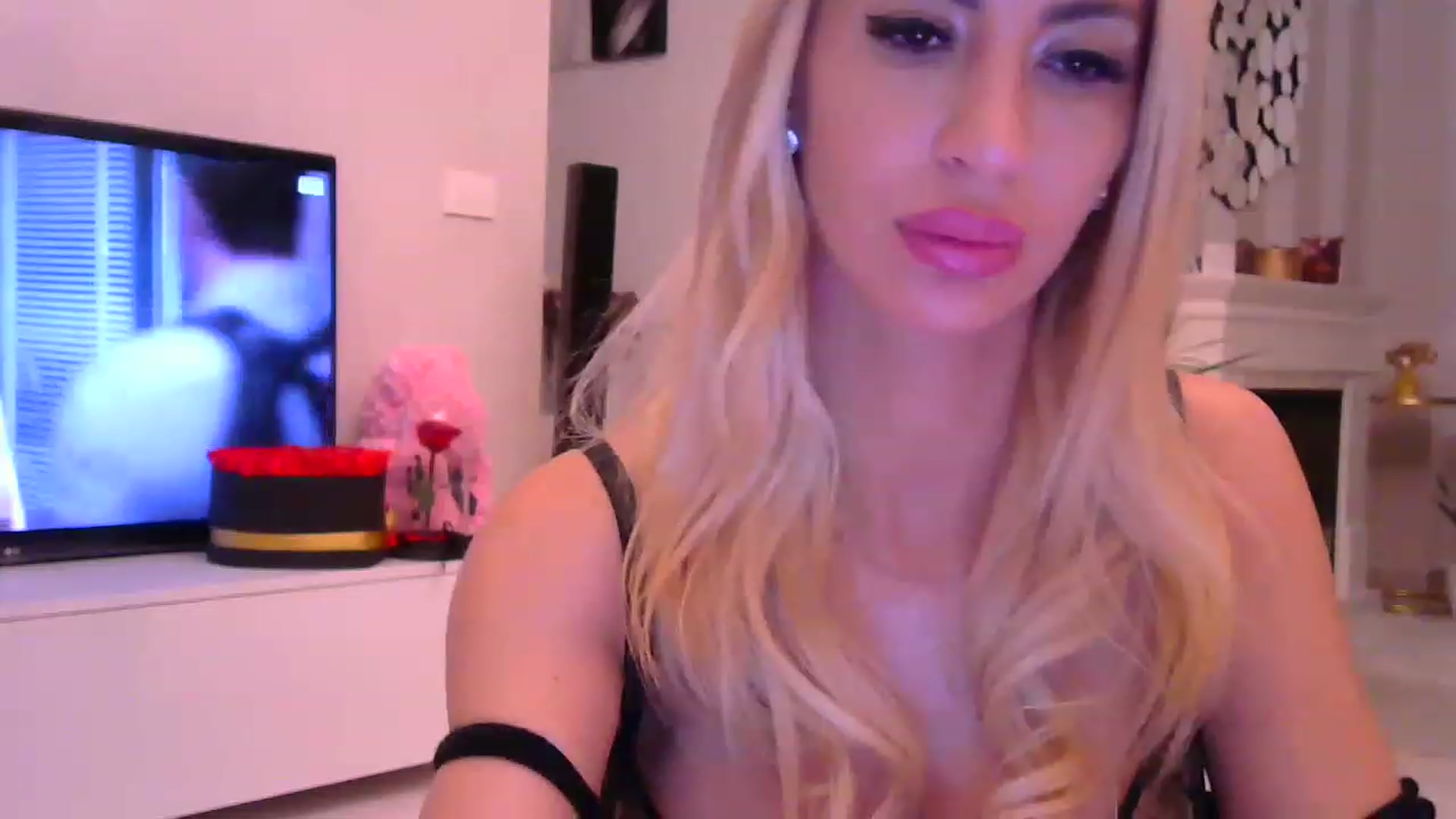 Gallery image thumbnail from Missy_alena's myfreecams stream on, 11/27/2022, 01:10 image 12 of 20