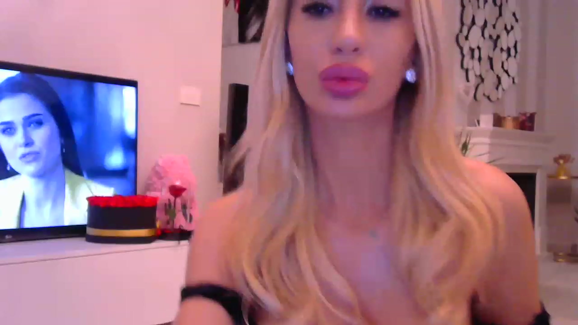 Gallery image thumbnail from Missy_alena's myfreecams stream on, 11/27/2022, 01:10 image 19 of 20