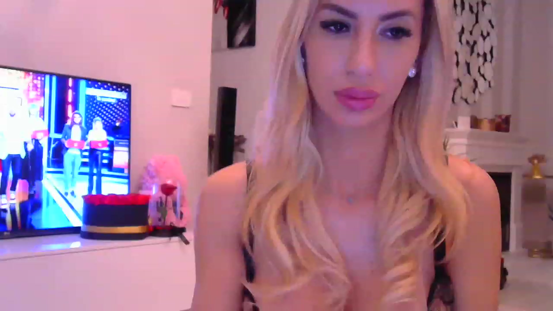 Gallery image thumbnail from Missy_alena's myfreecams stream on, 11/27/2022, 01:10 image 8 of 20
