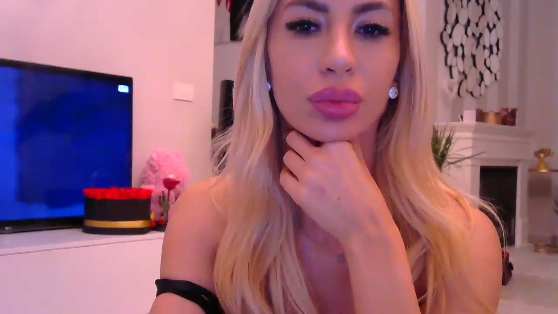 Gallery image thumbnail from Missy_alena's myfreecams stream on, 11/27/2022, 01:10 image 18 of 20